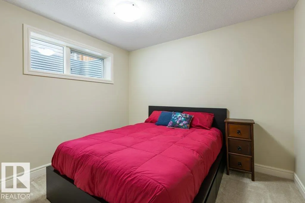 3873 ROBINS Crescent