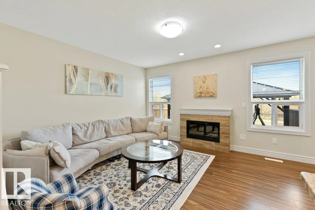 3873 ROBINS Crescent