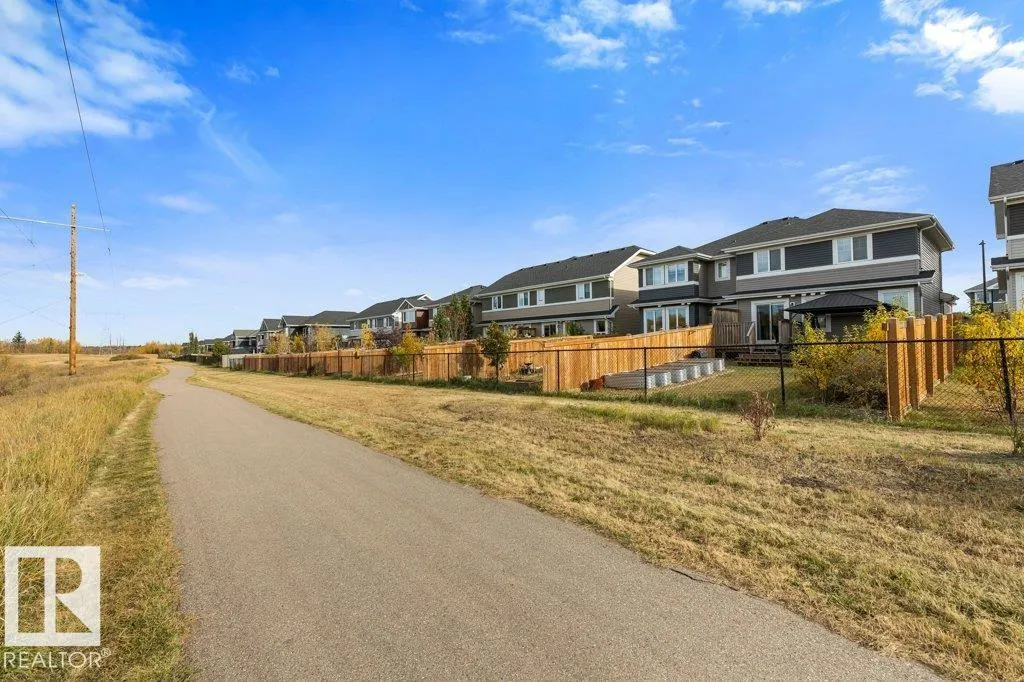 3873 ROBINS Crescent