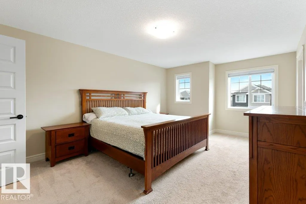 3873 ROBINS Crescent