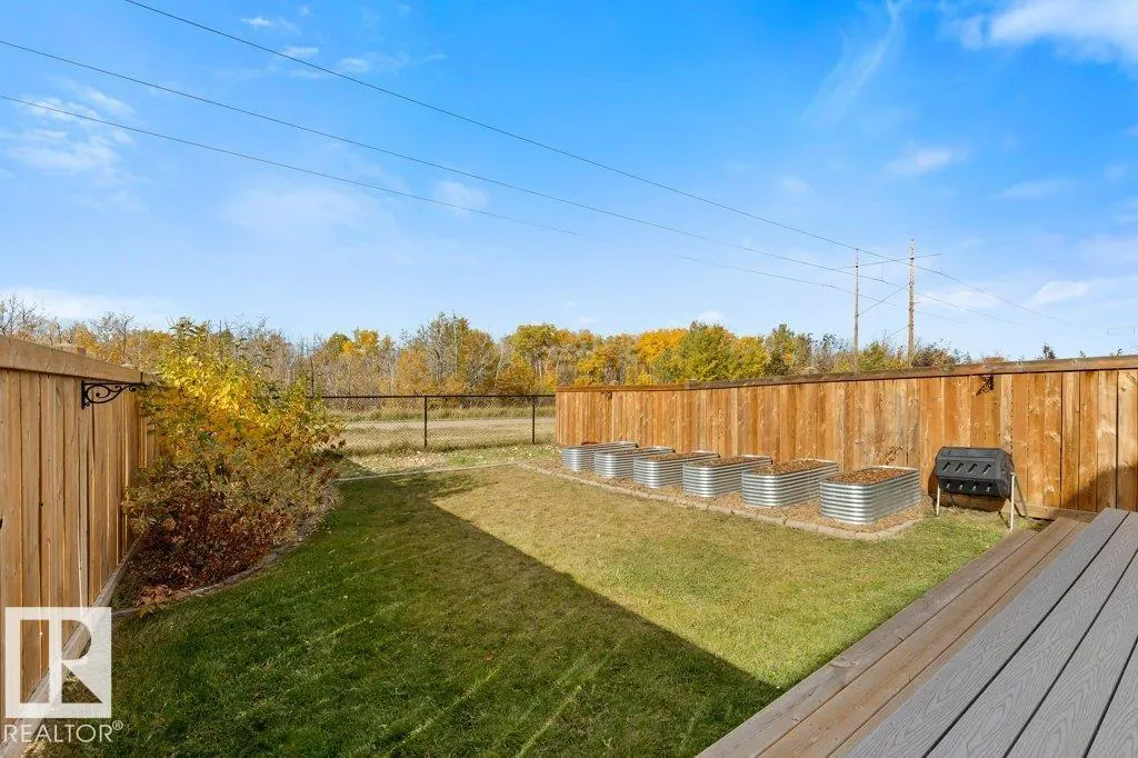 3873 ROBINS Crescent