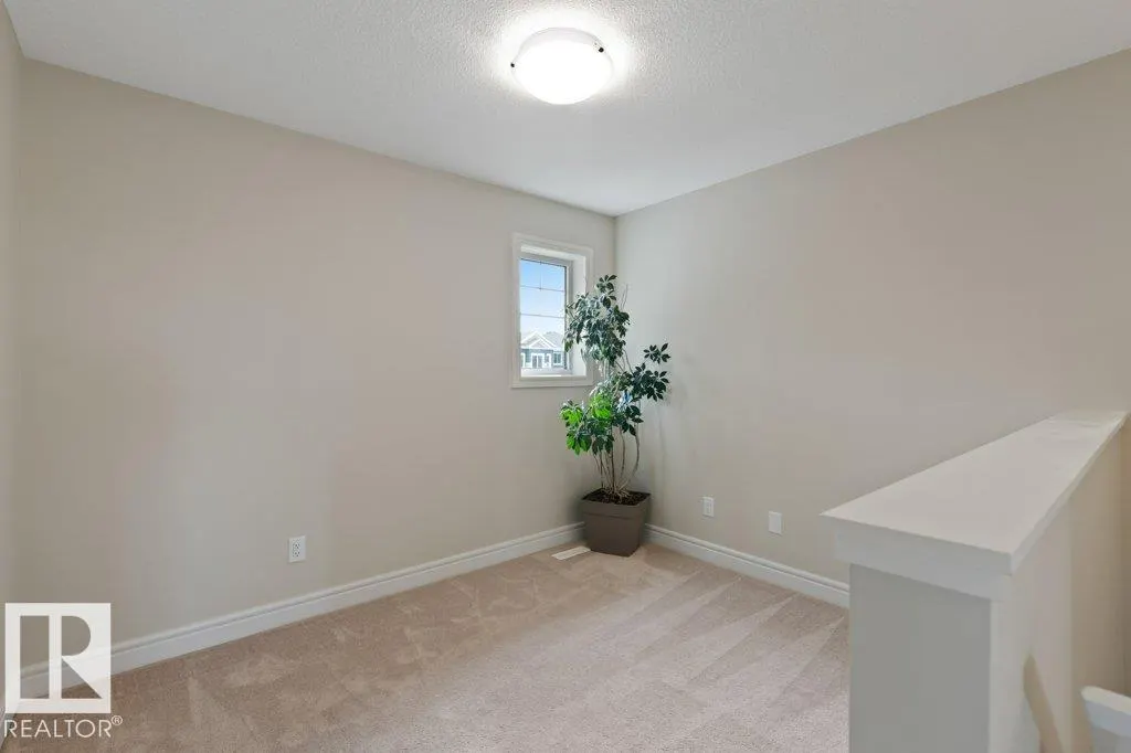 3873 ROBINS Crescent