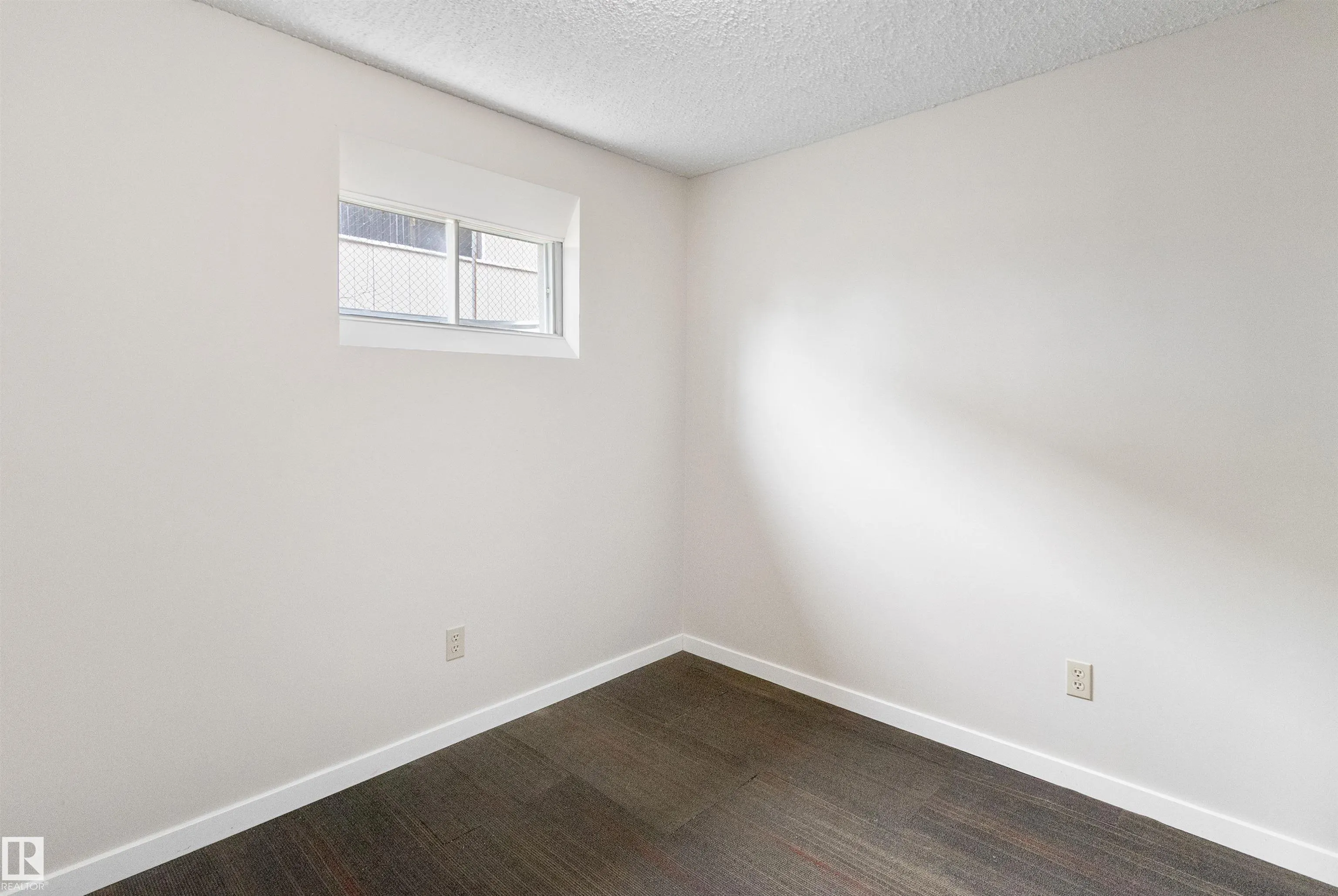 5008 56 ave