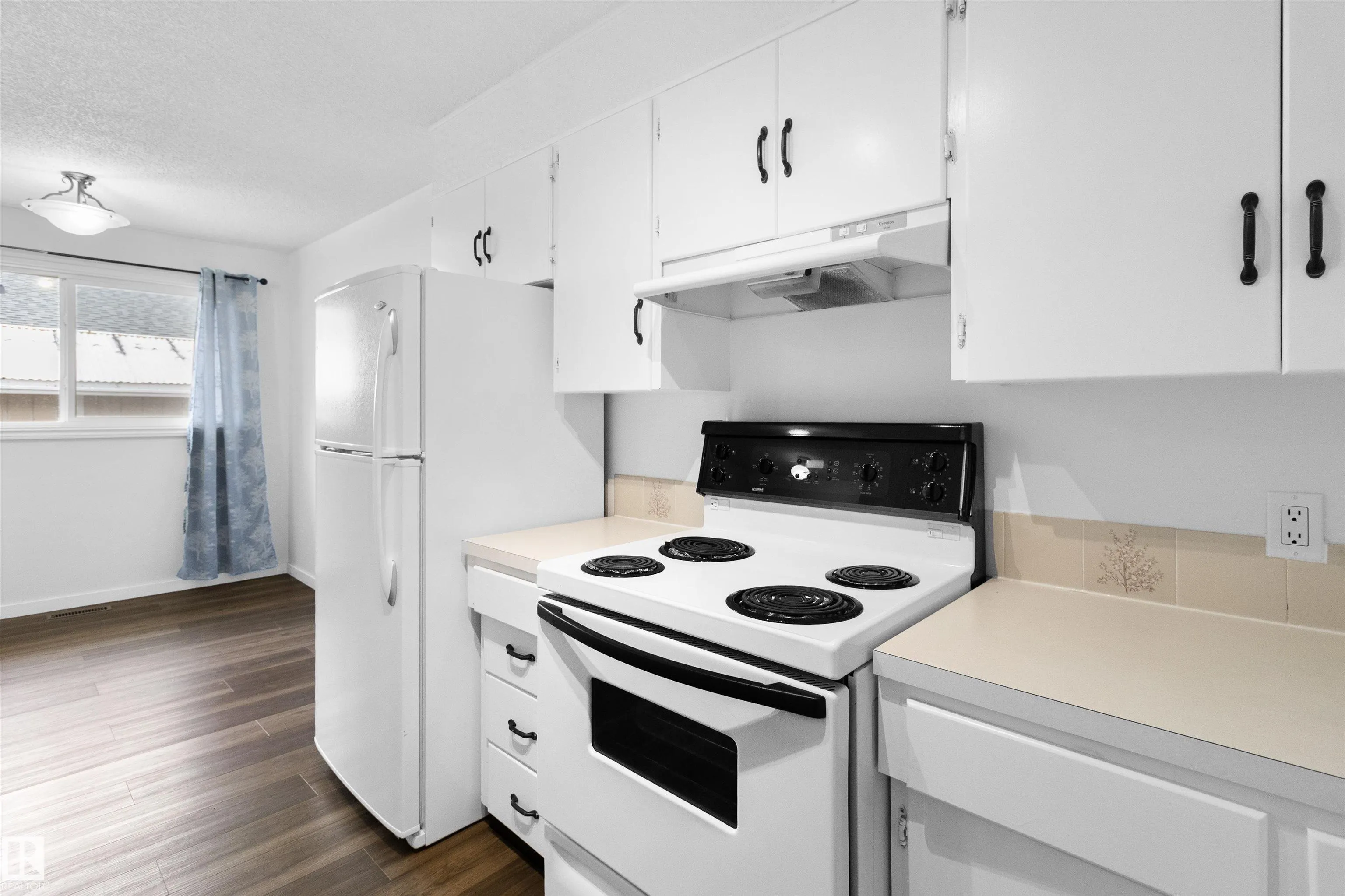5008 56 ave