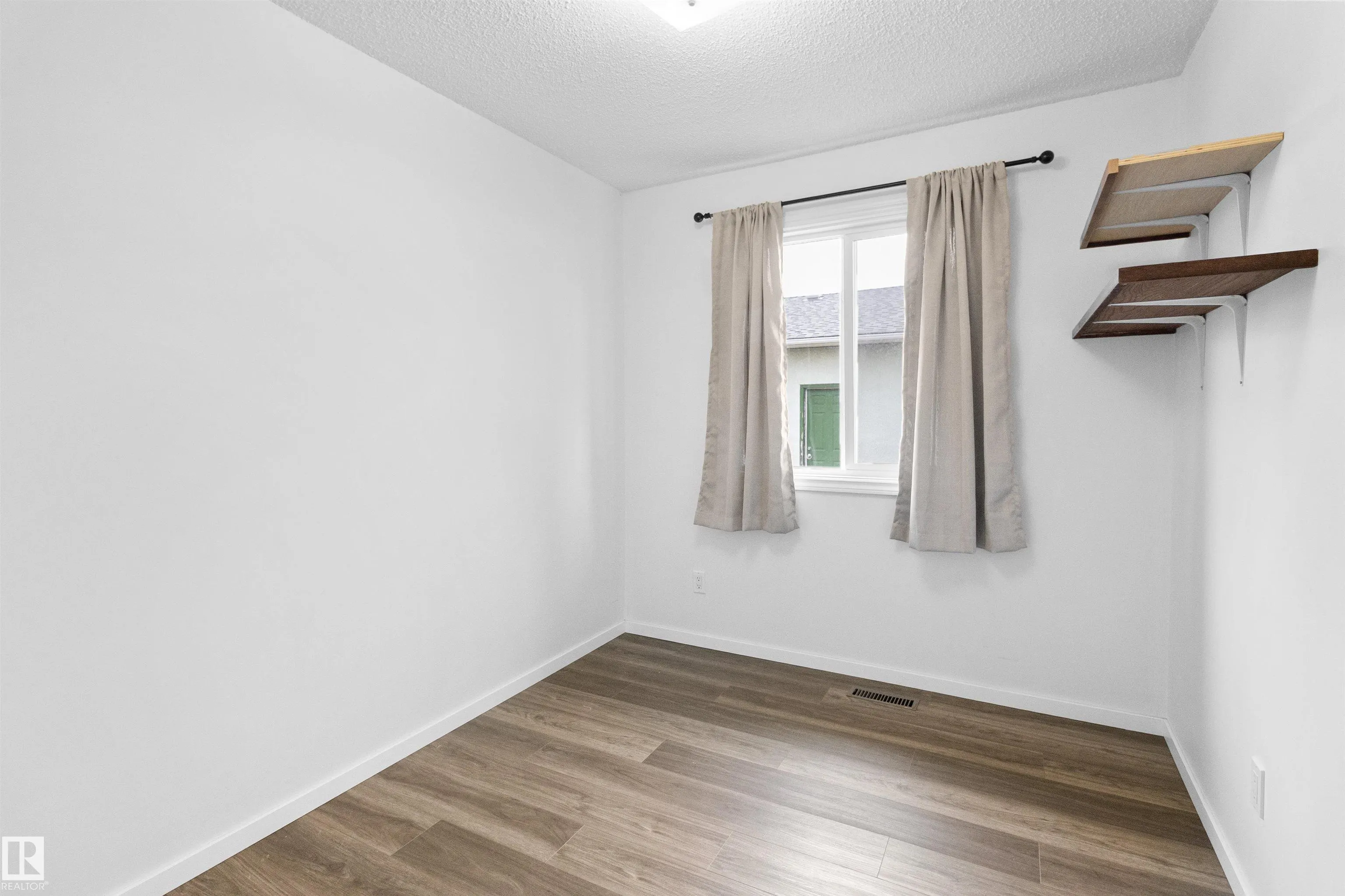 5008 56 ave