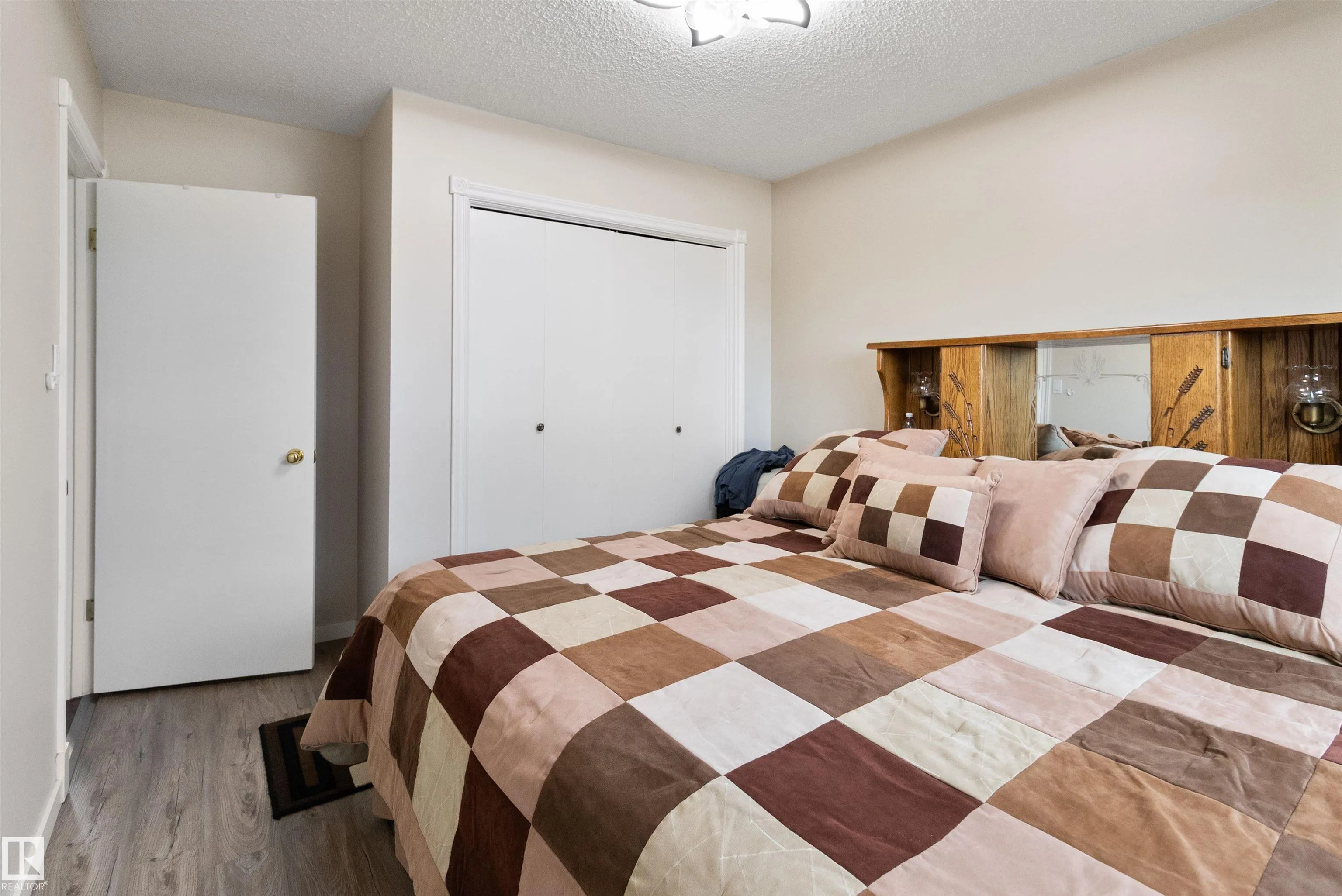 5008 56 ave