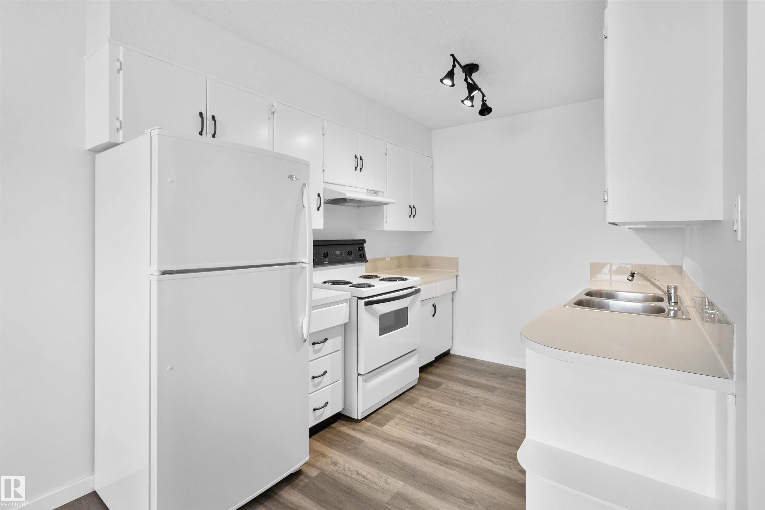 5008 56 ave