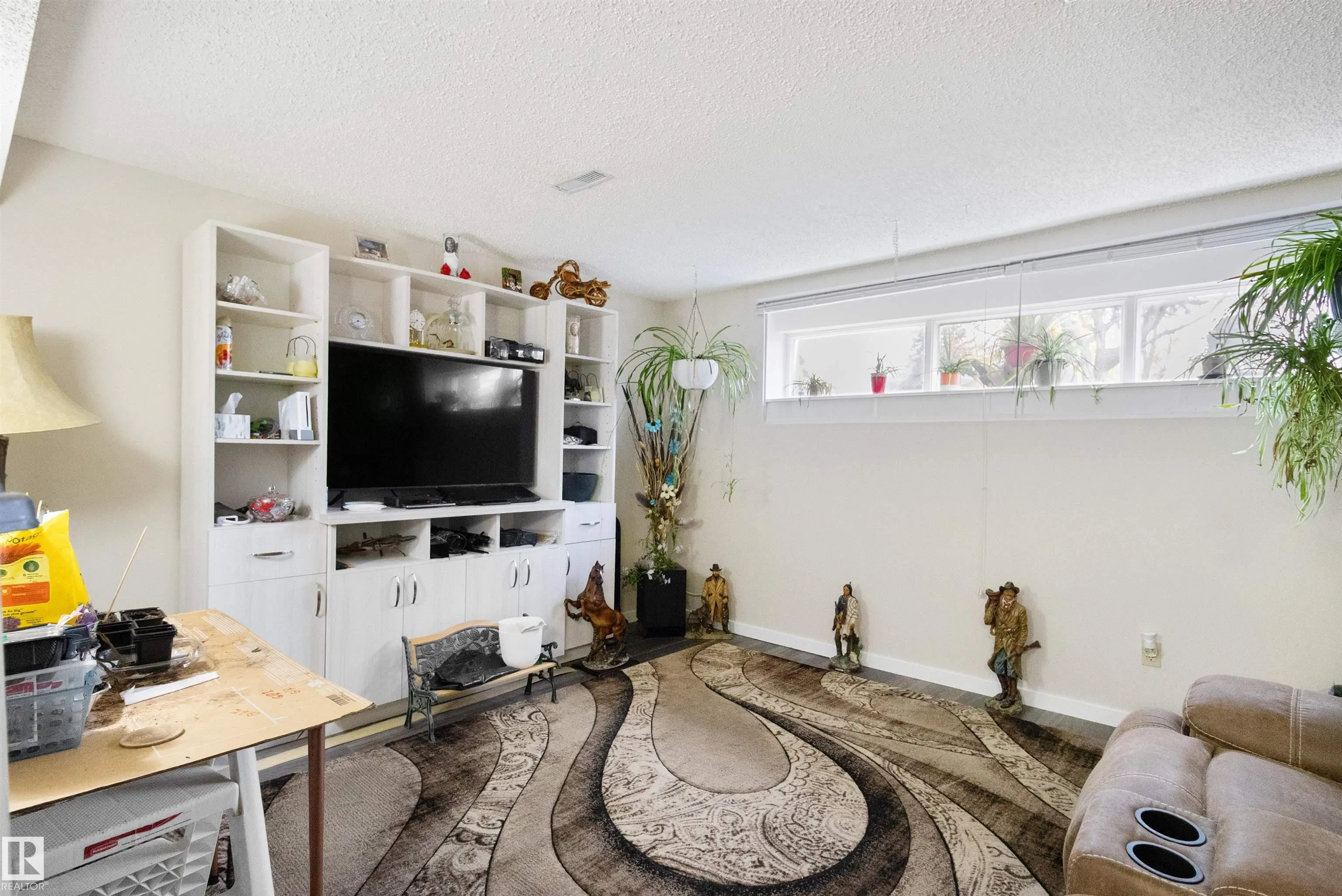 5008 56 ave