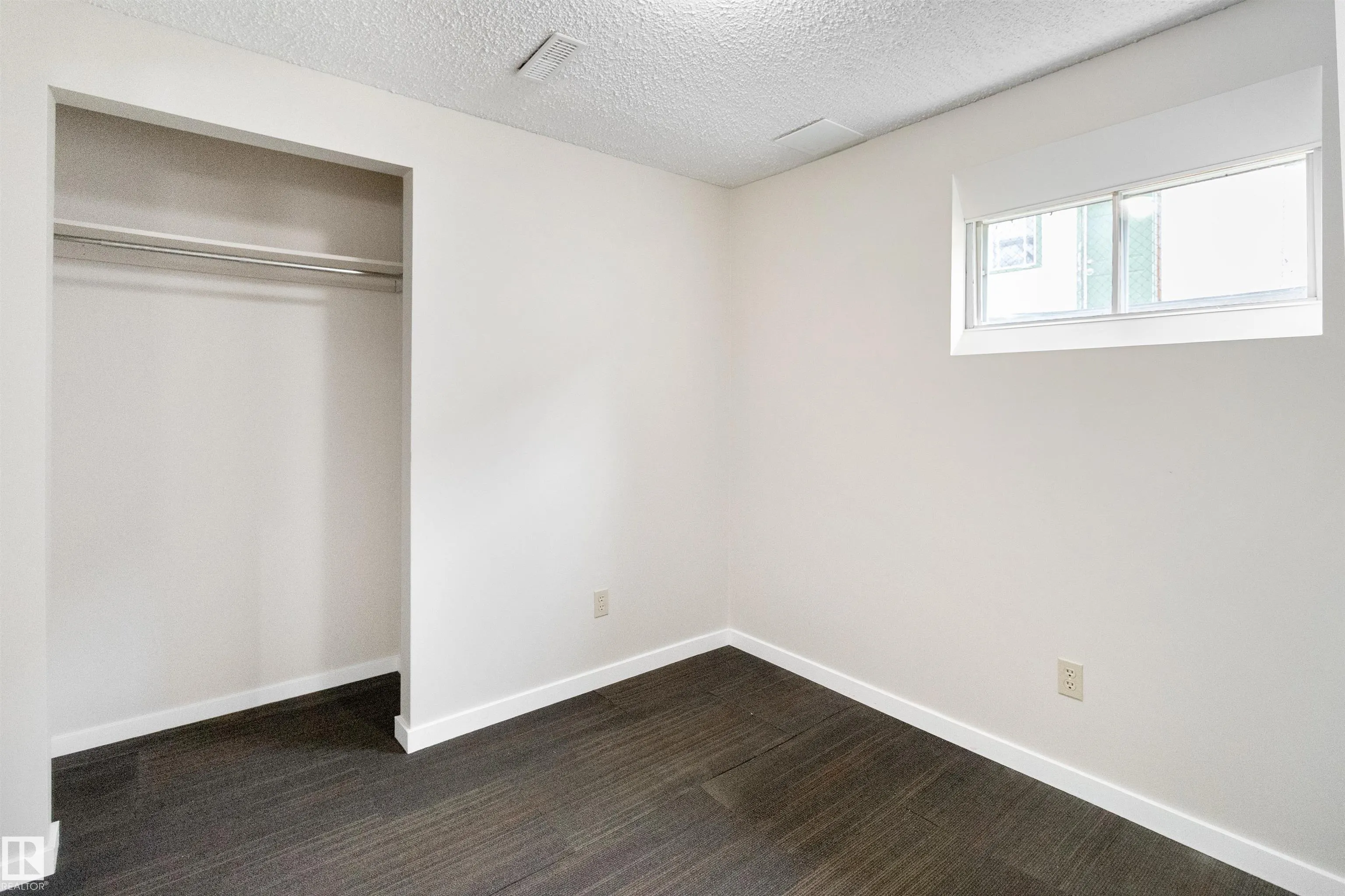 5008 56 ave