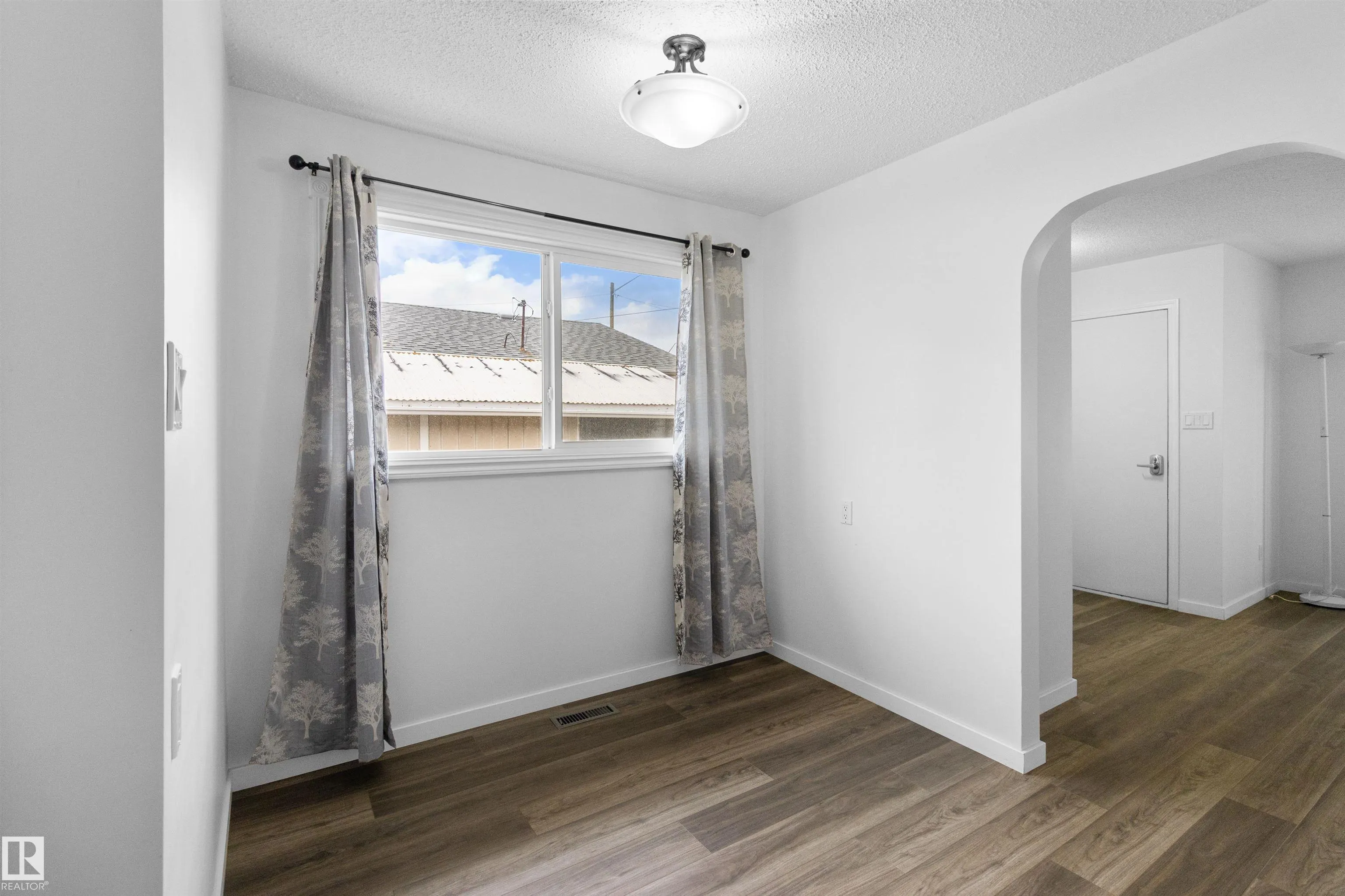 5008 56 ave