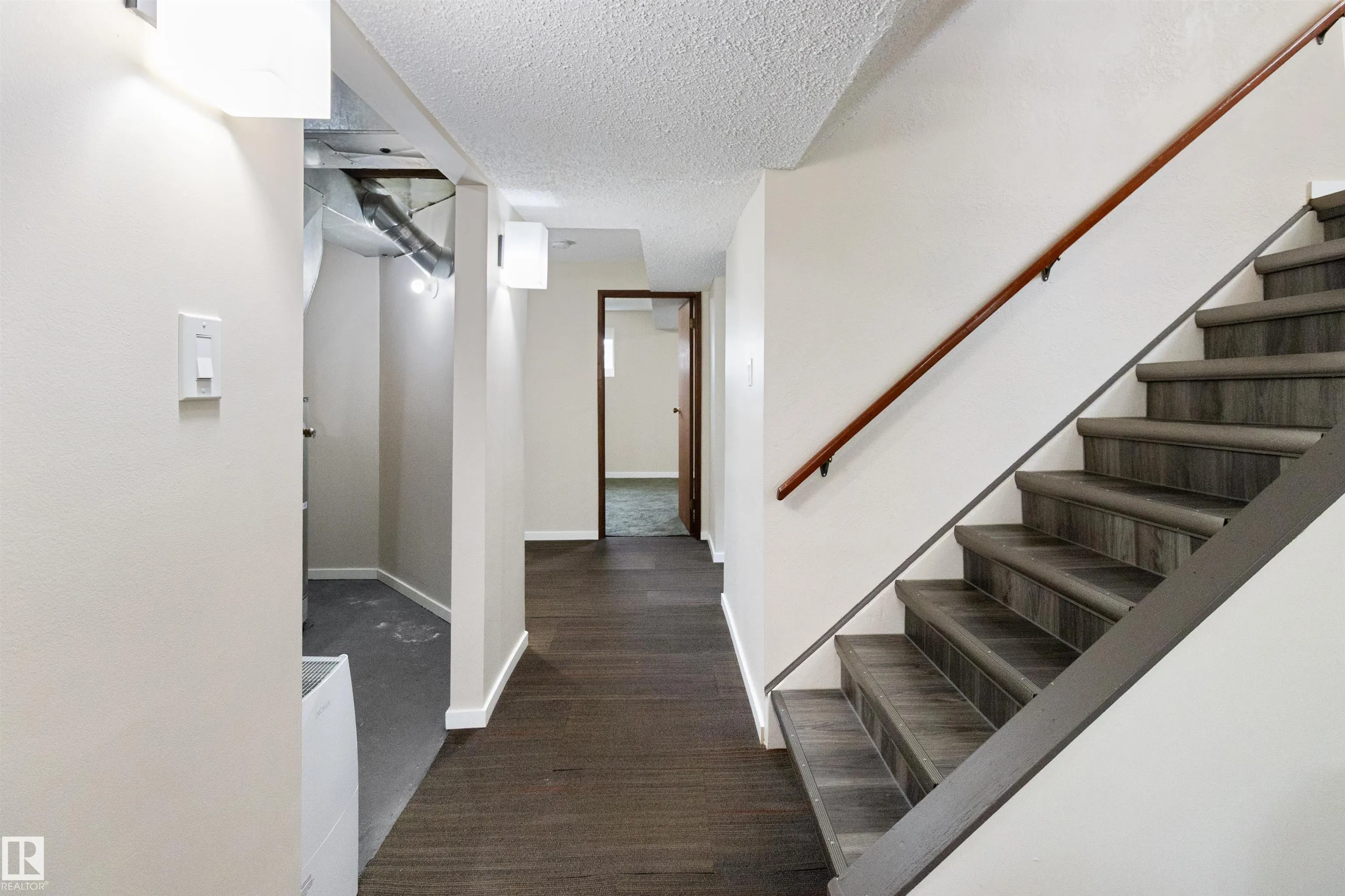 5008 56 ave