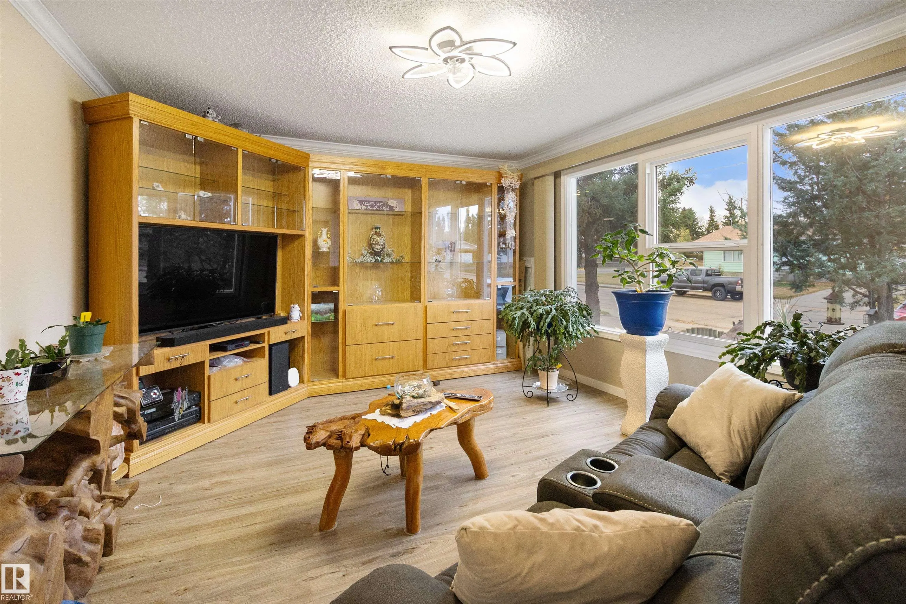 5008 56 ave