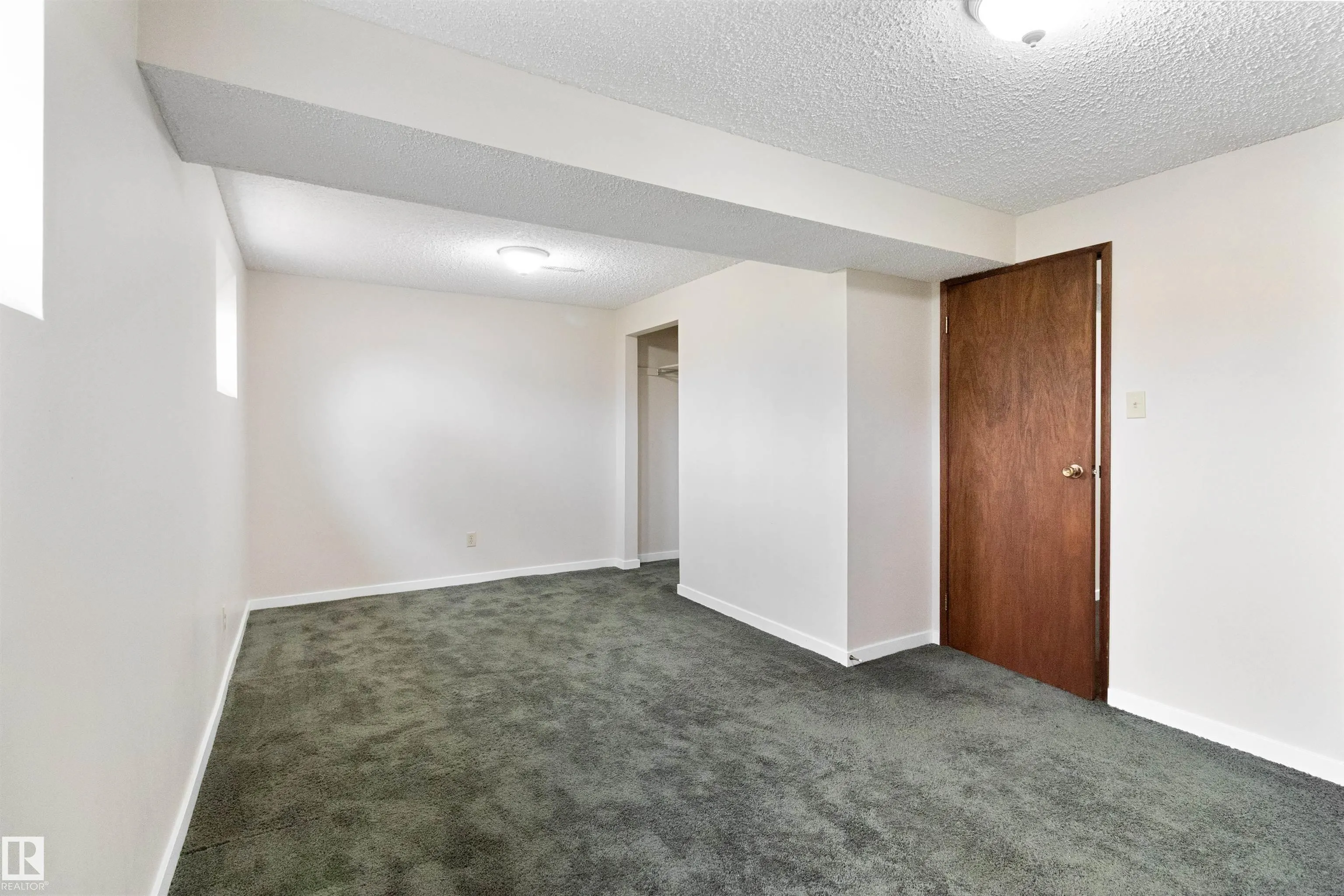 5008 56 ave