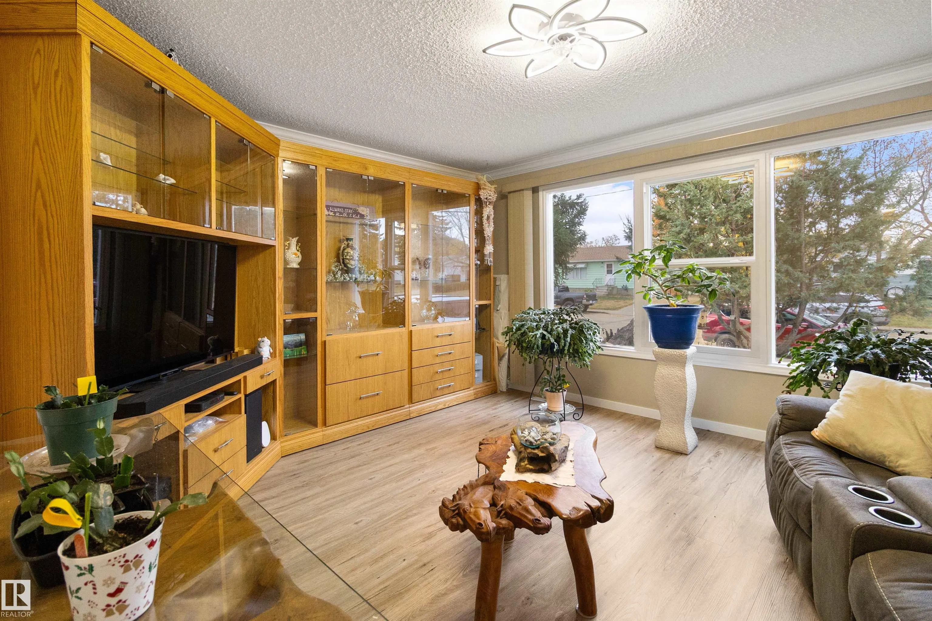 5008 56 ave