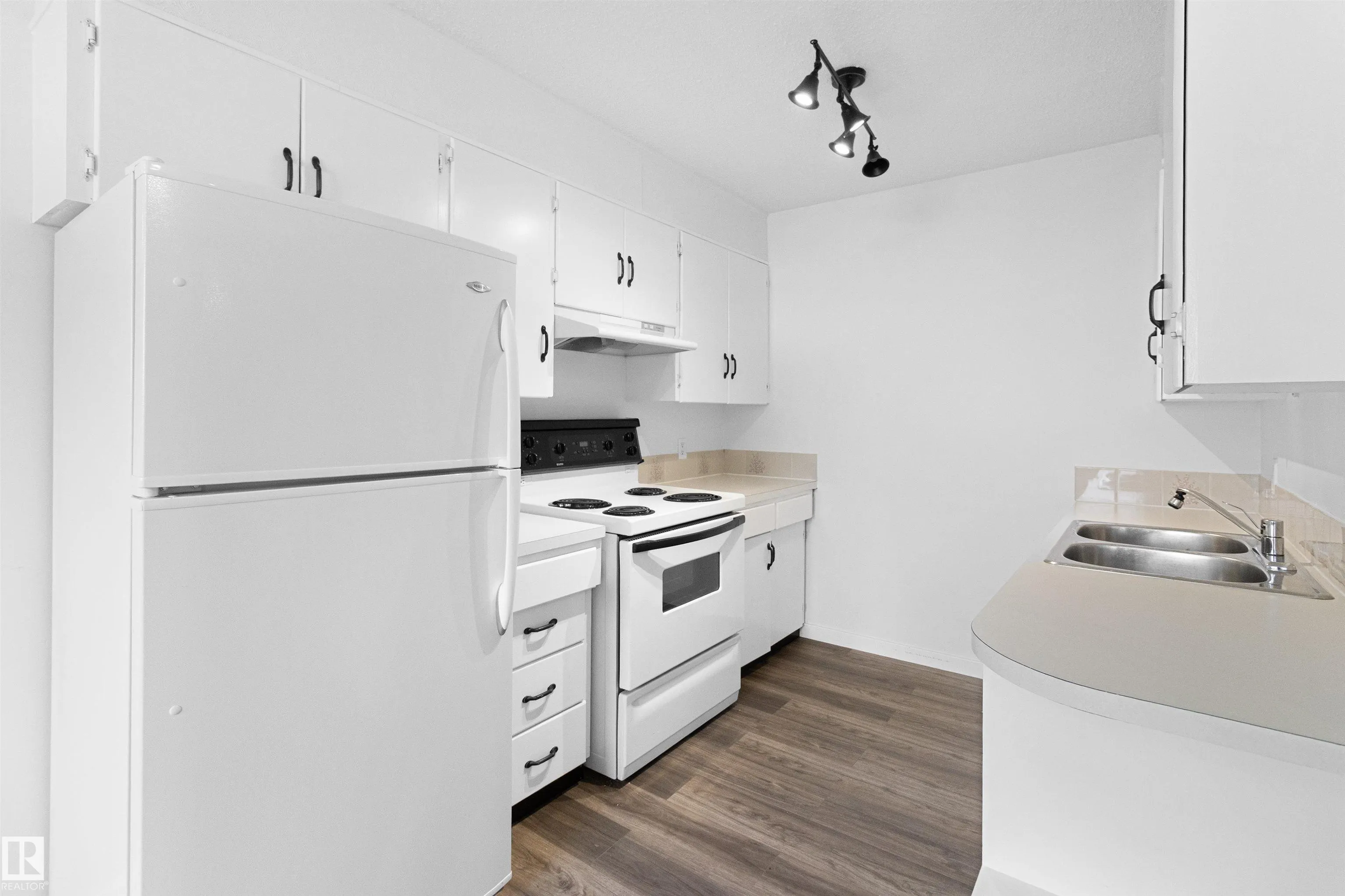 5008 56 ave