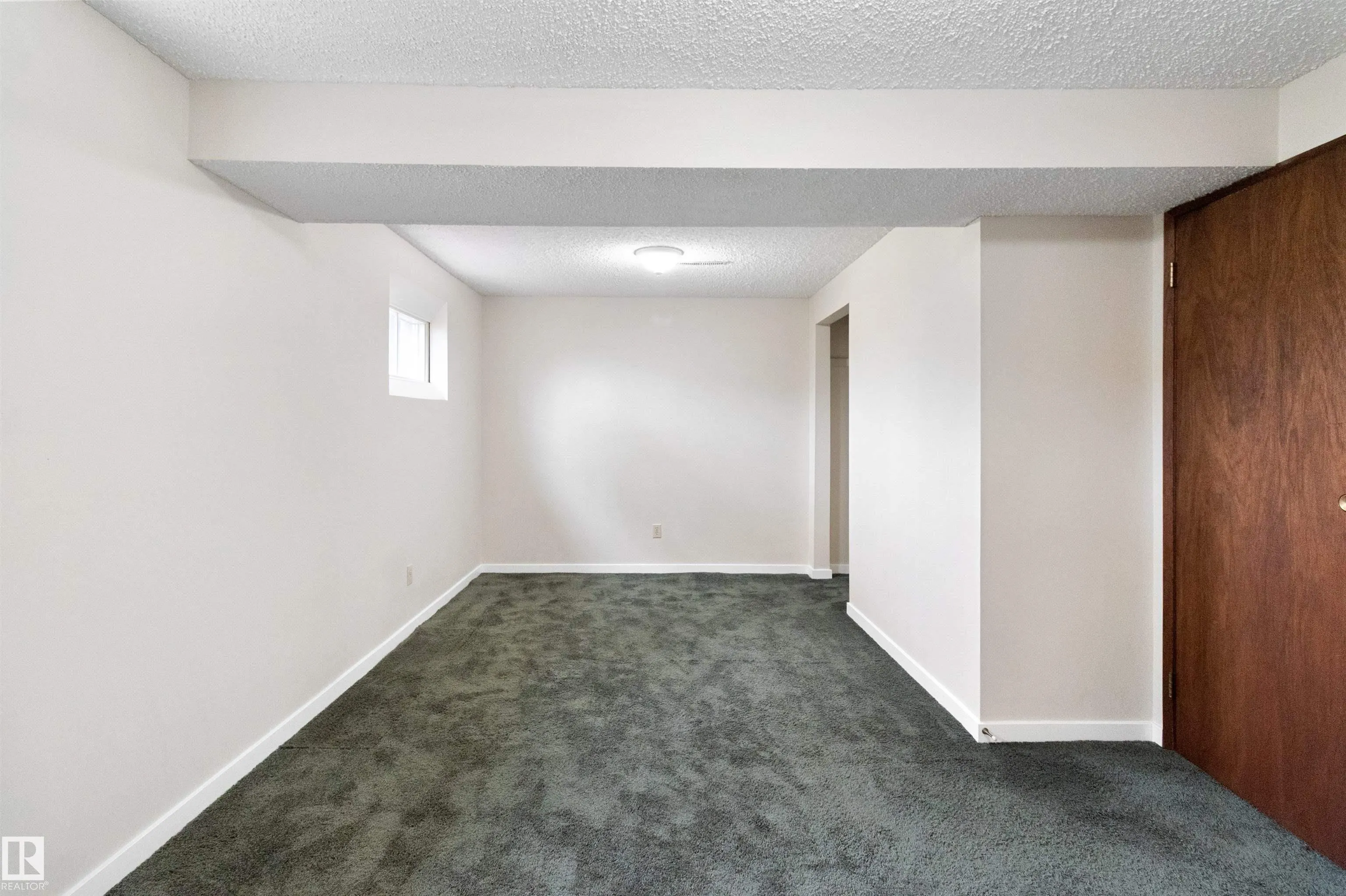 5008 56 ave