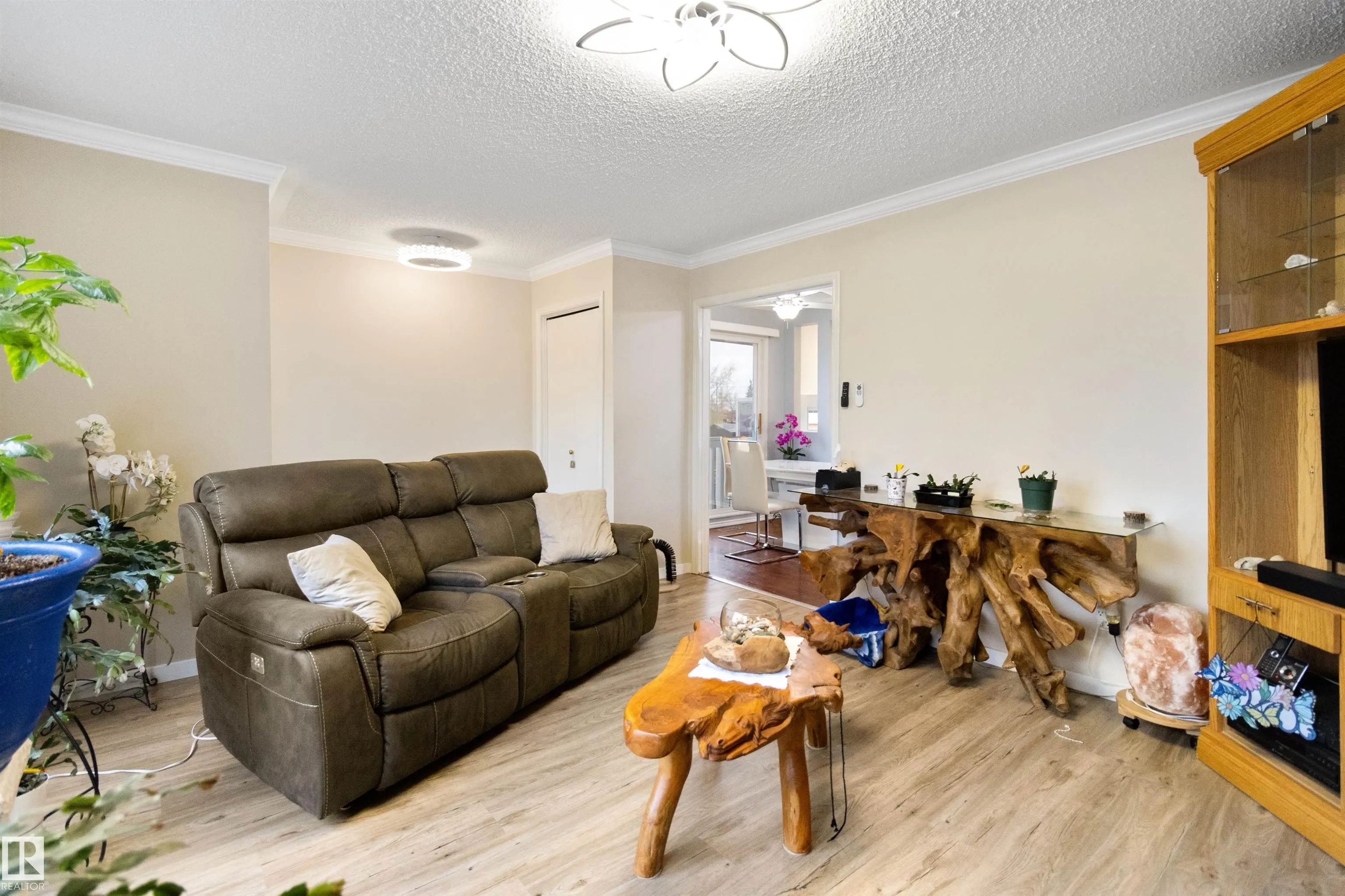 5008 56 ave