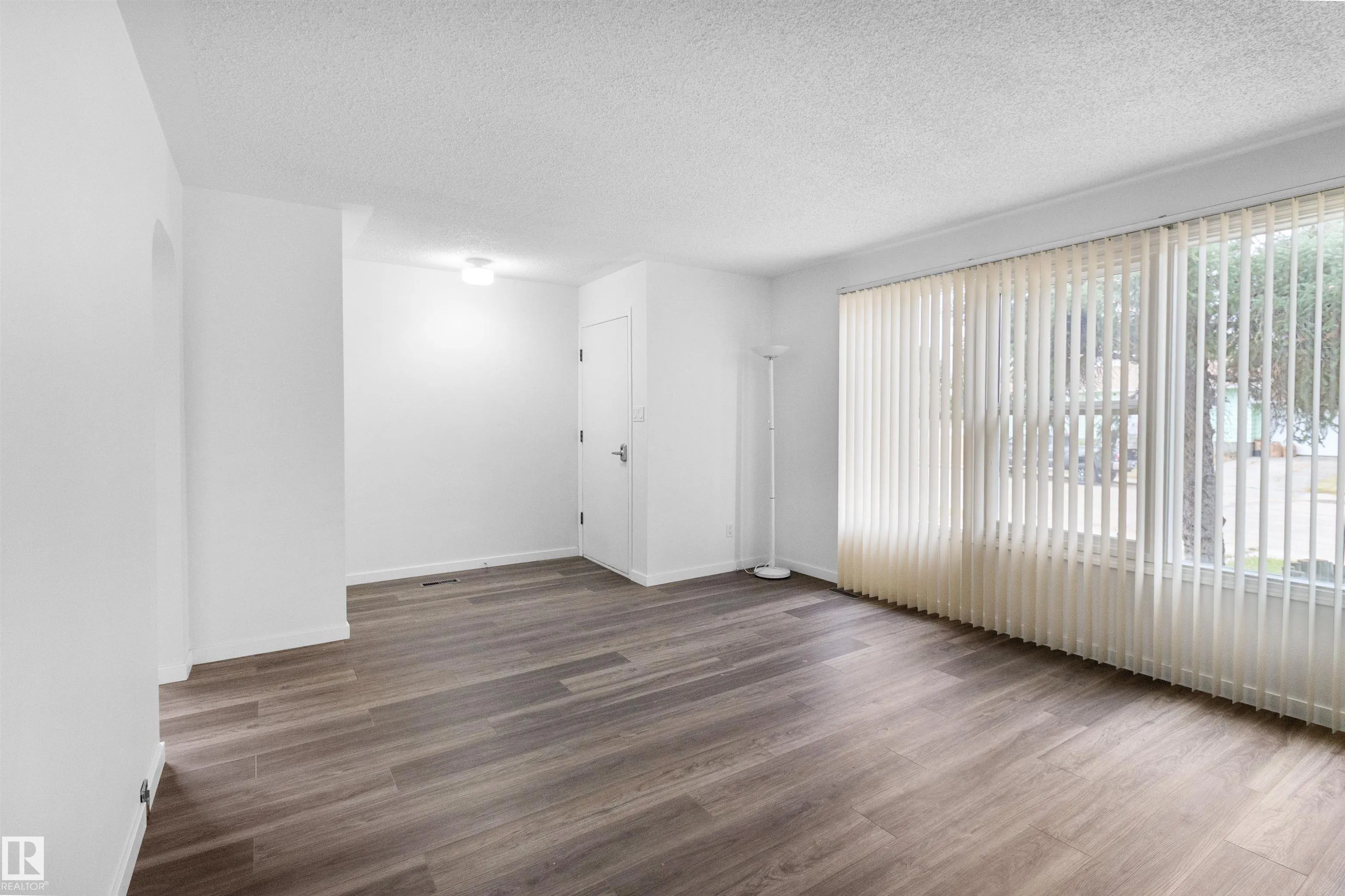 5008 56 ave