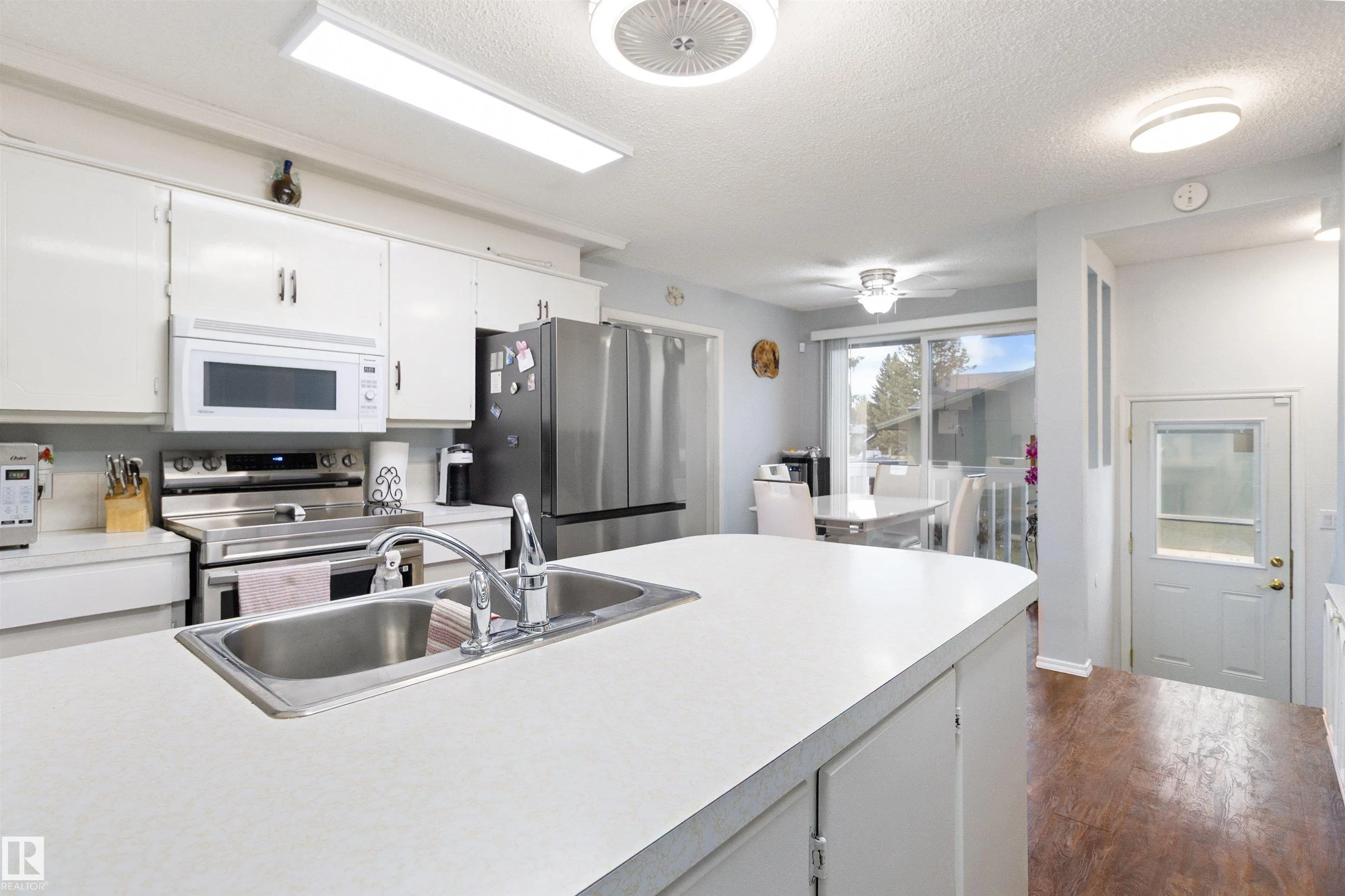 5008 56 ave