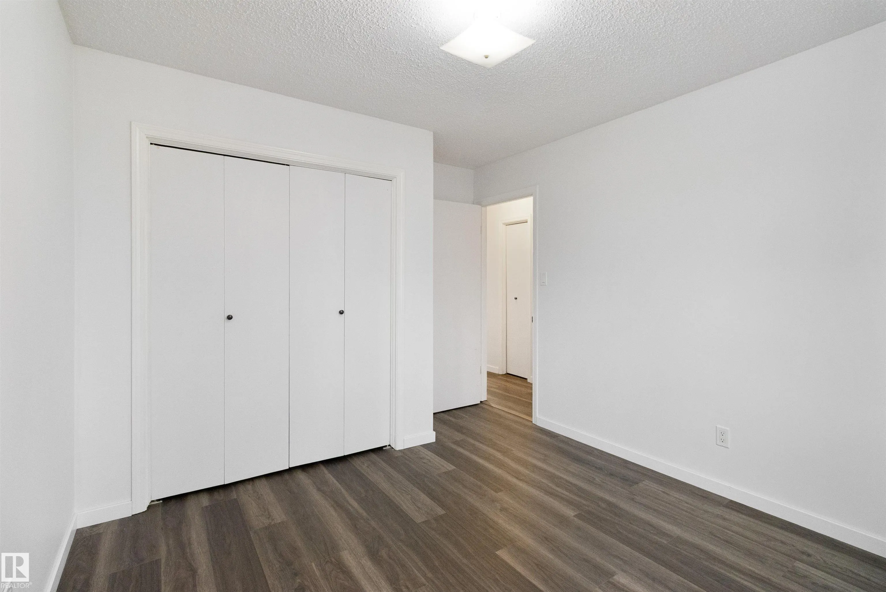 5008 56 ave