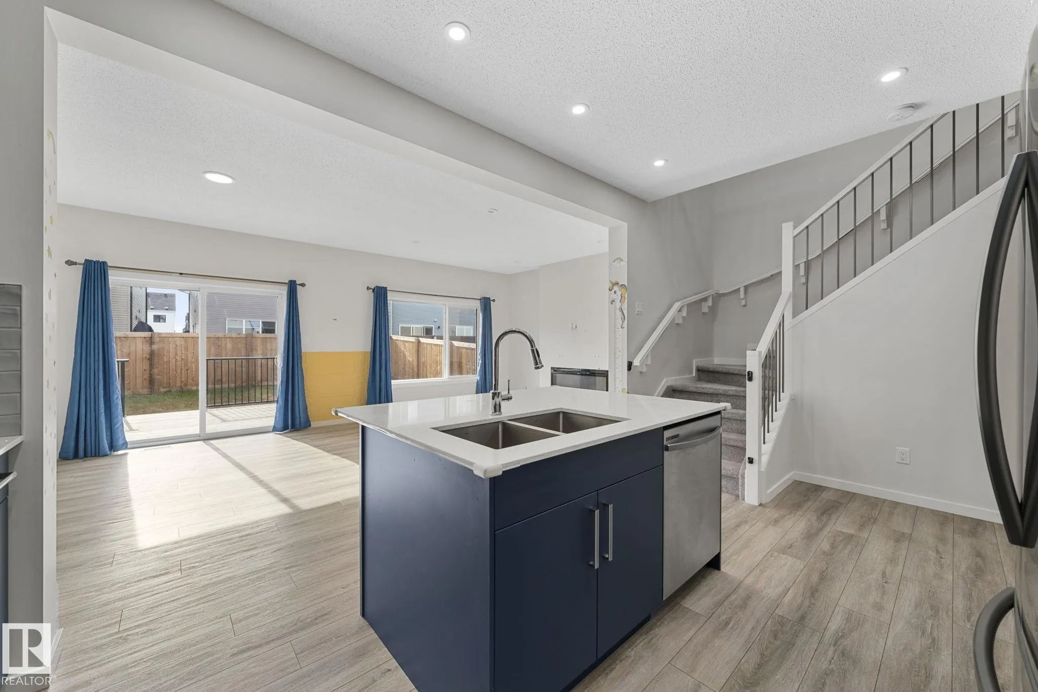 1813 COLLIP VIEW View