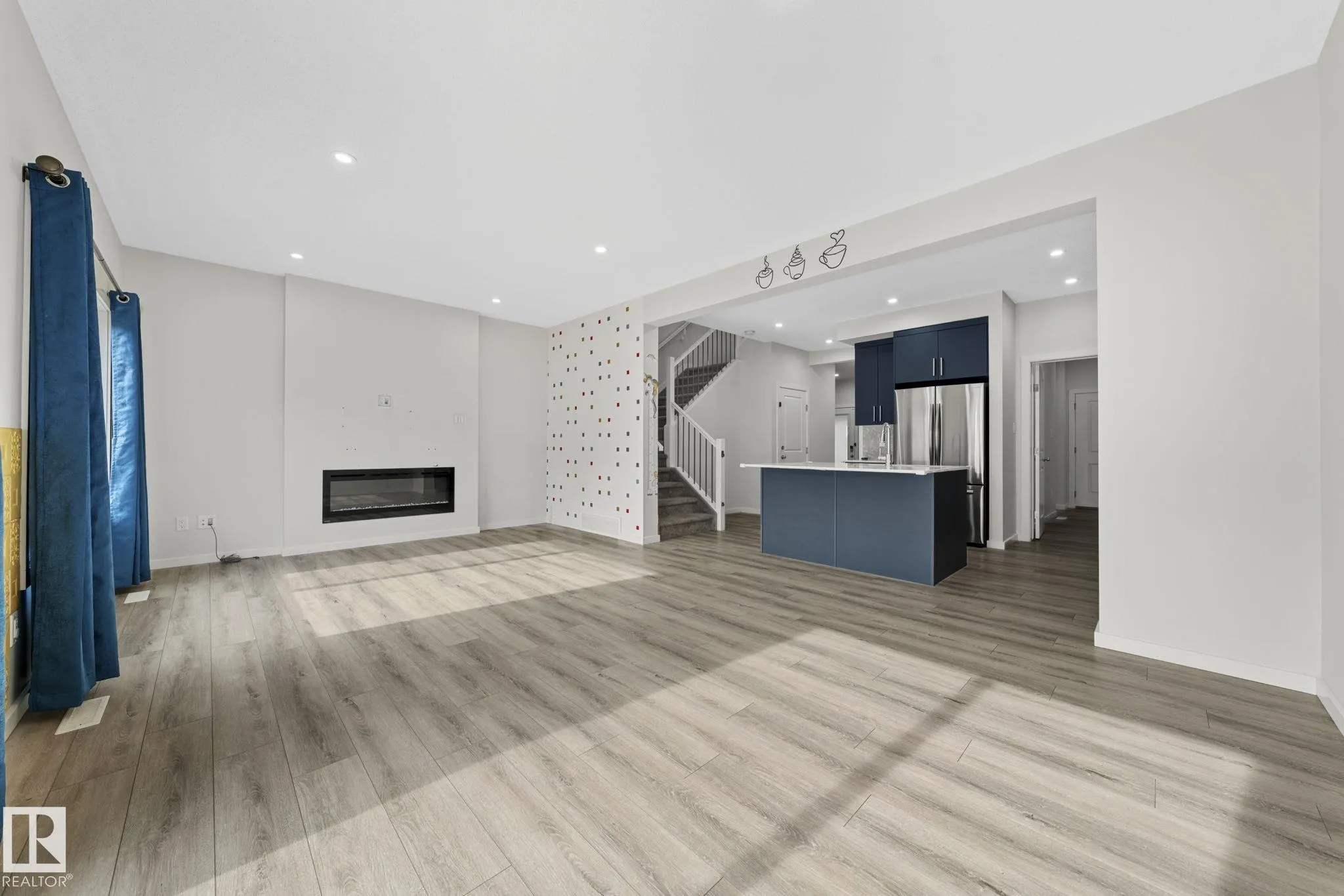 1813 COLLIP VIEW View