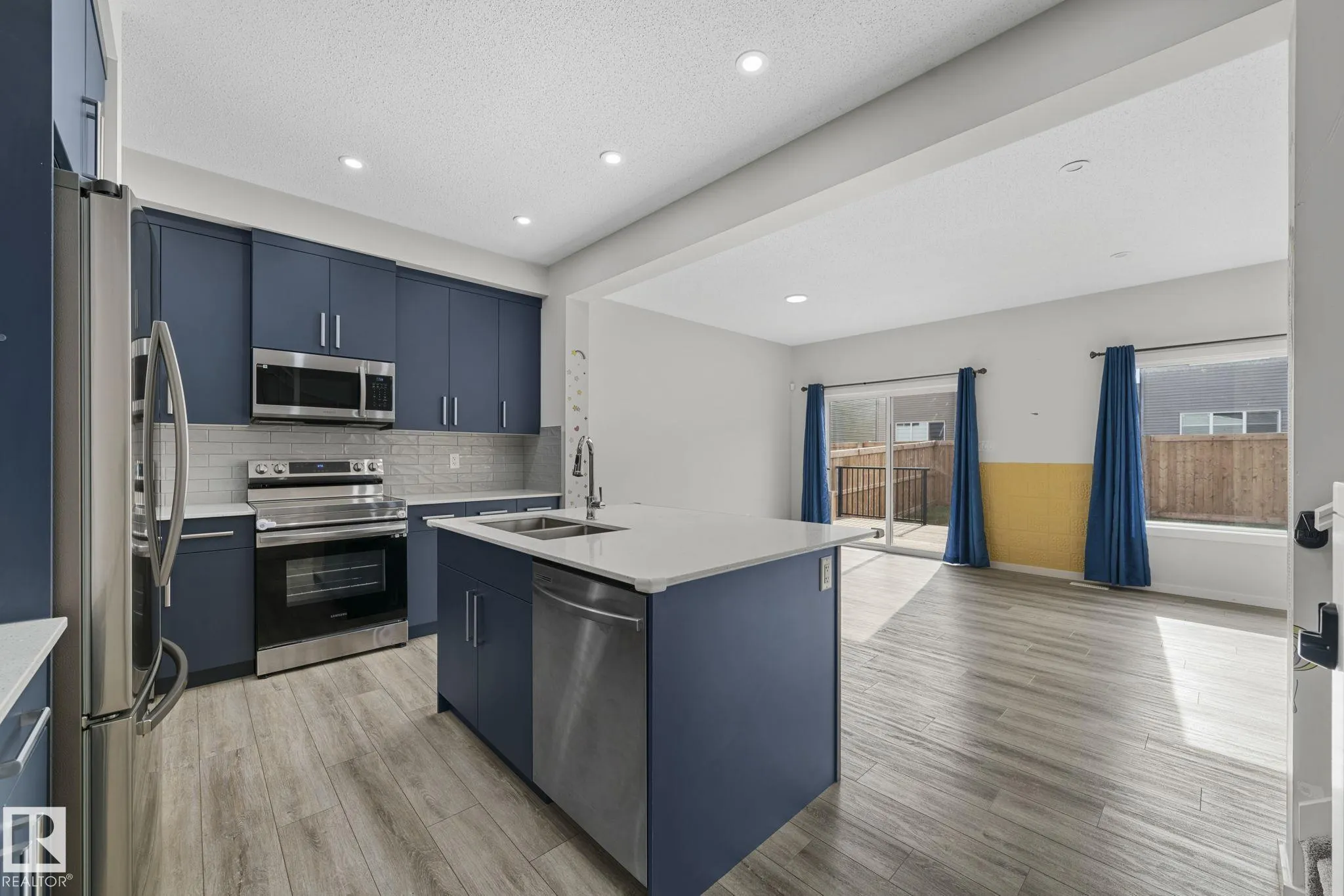 1813 COLLIP VIEW View