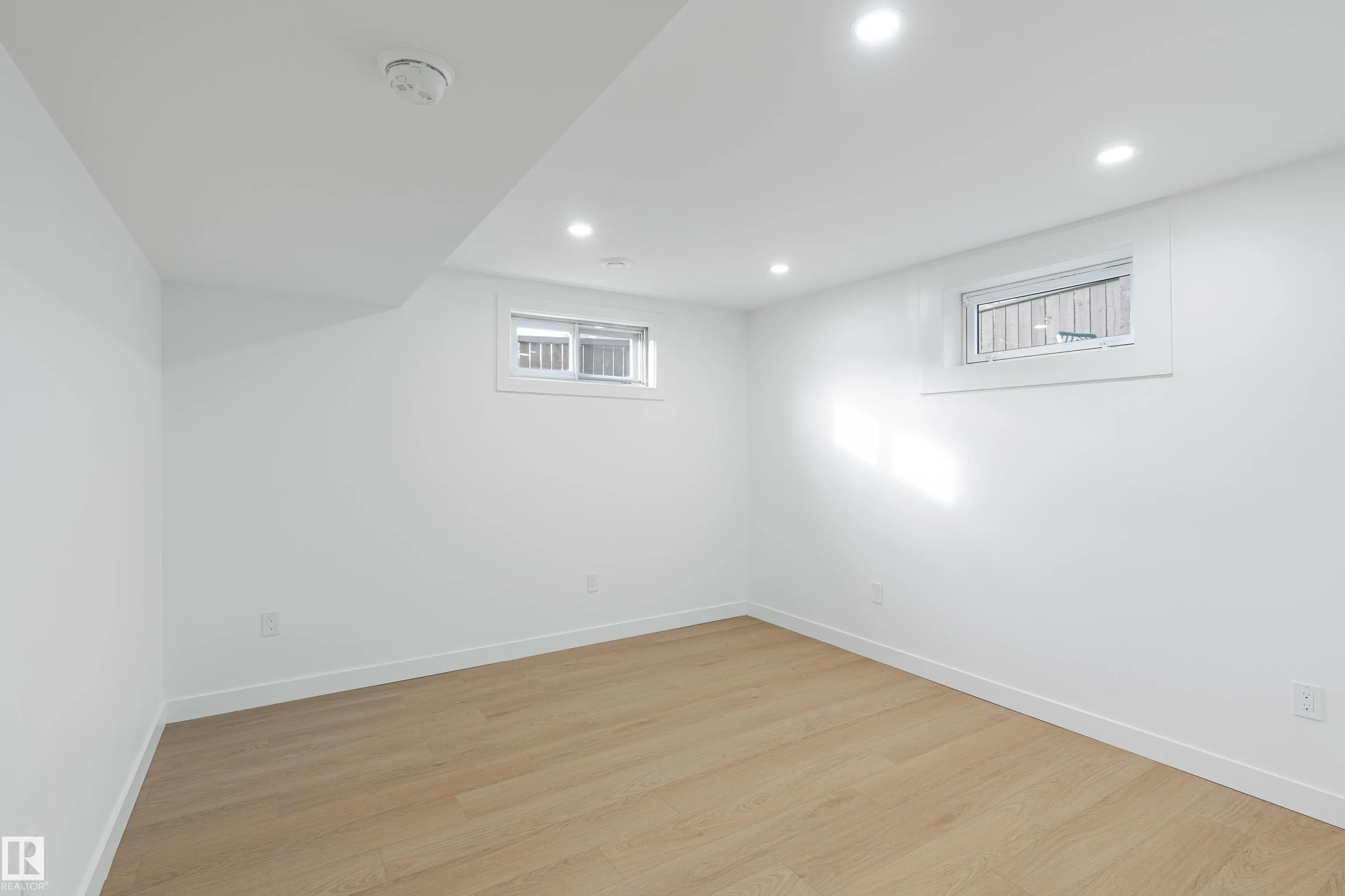 18031 96 Avenue