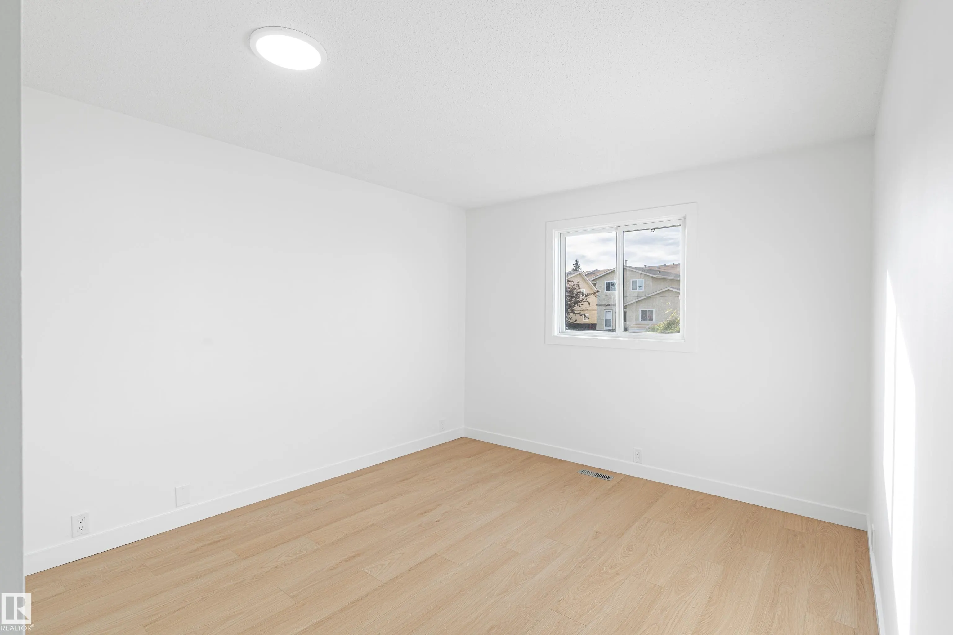 18031 96 Avenue