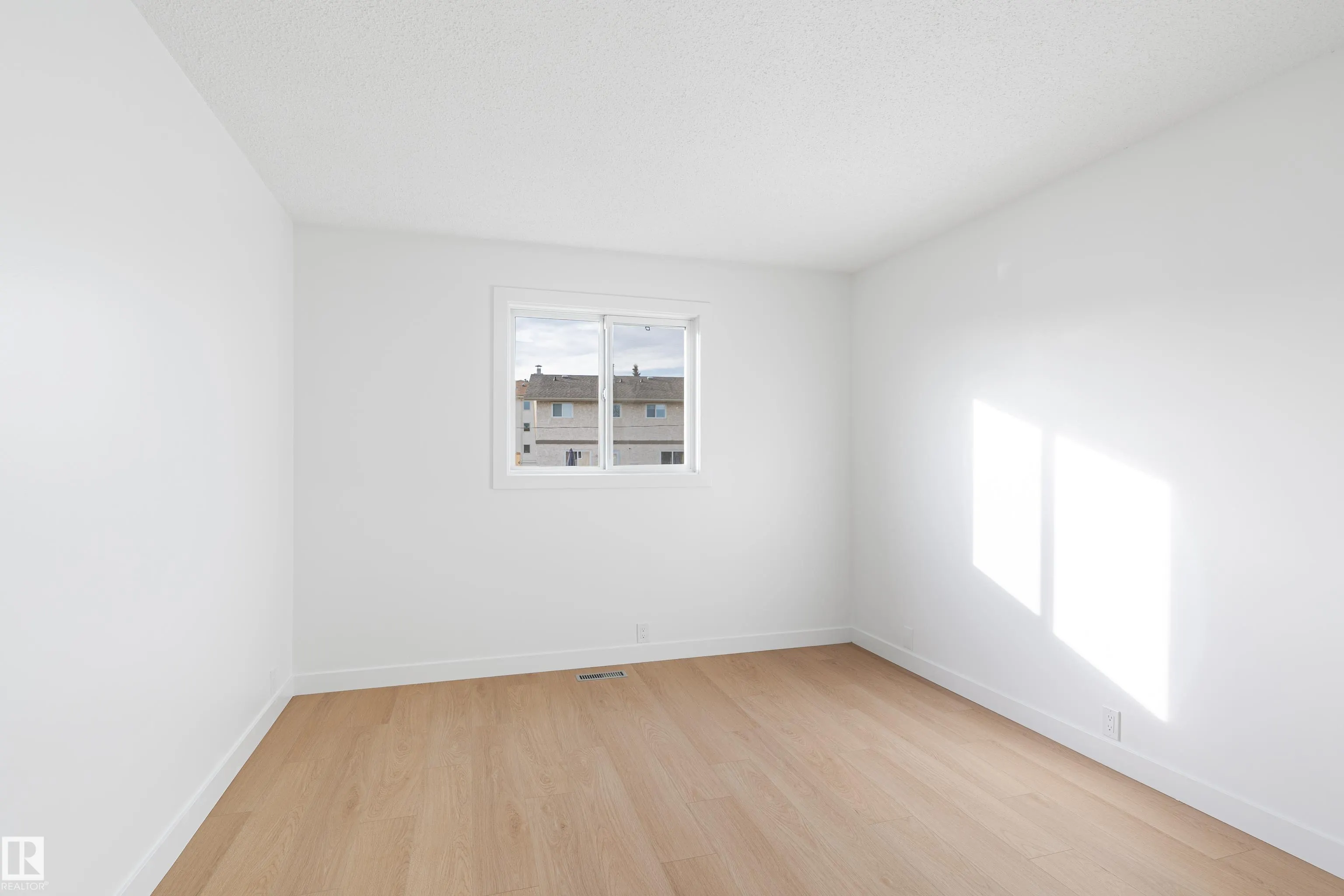 18031 96 Avenue