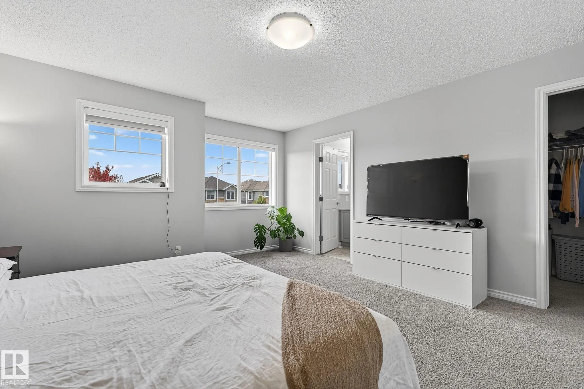 527 EBBERS Way