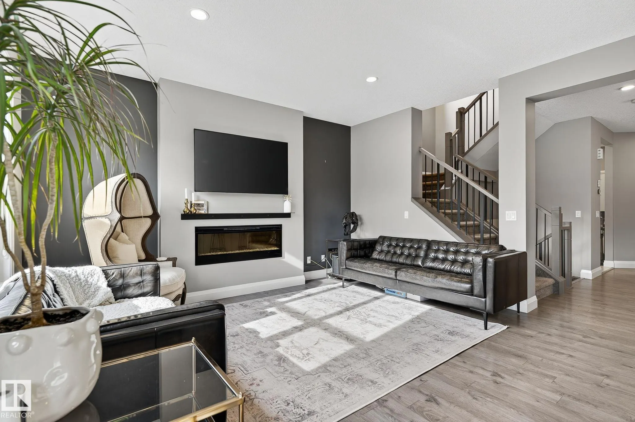 1737 DUMONT CRESCENT