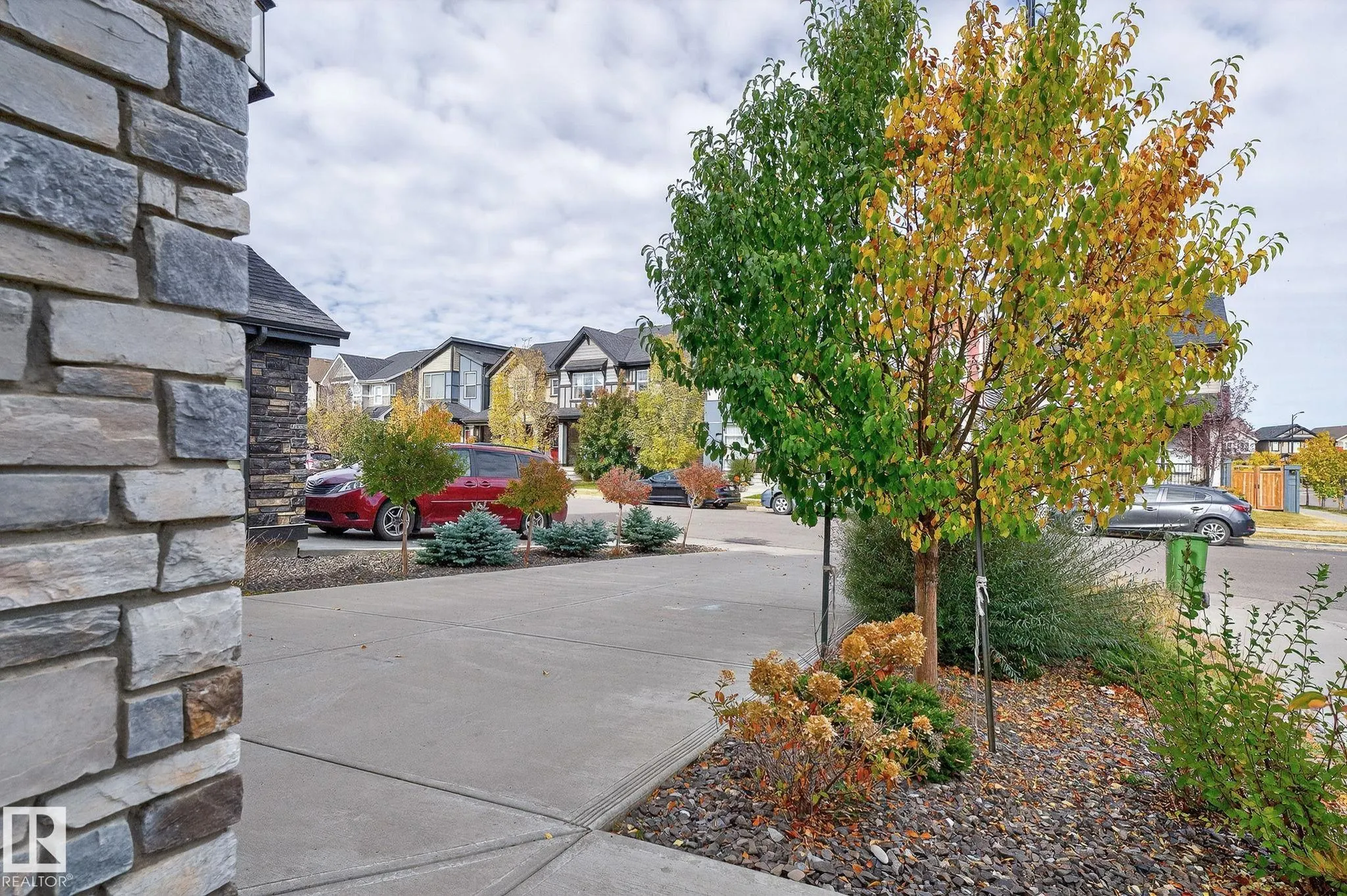 1737 DUMONT CRESCENT