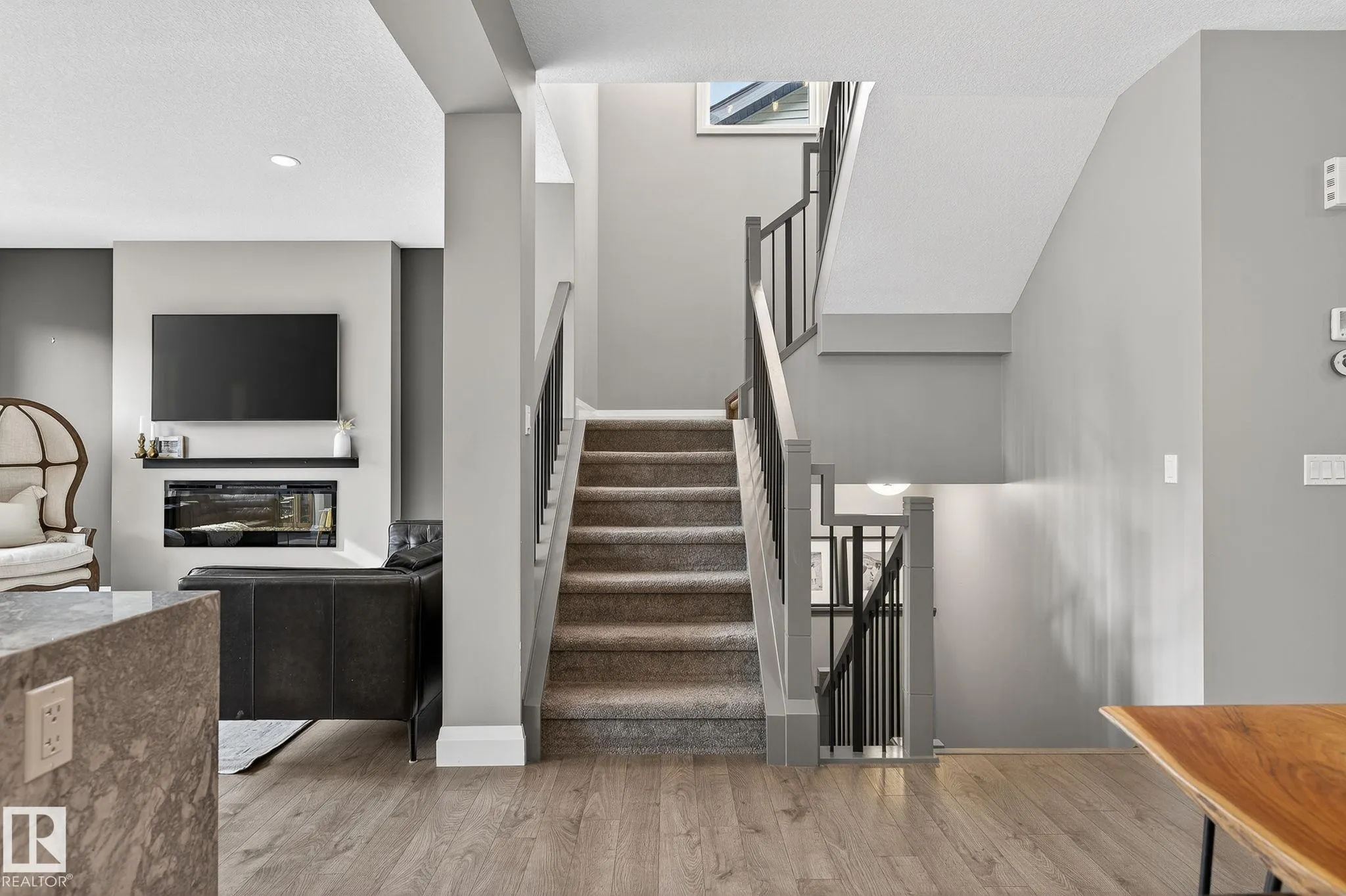 1737 DUMONT CRESCENT