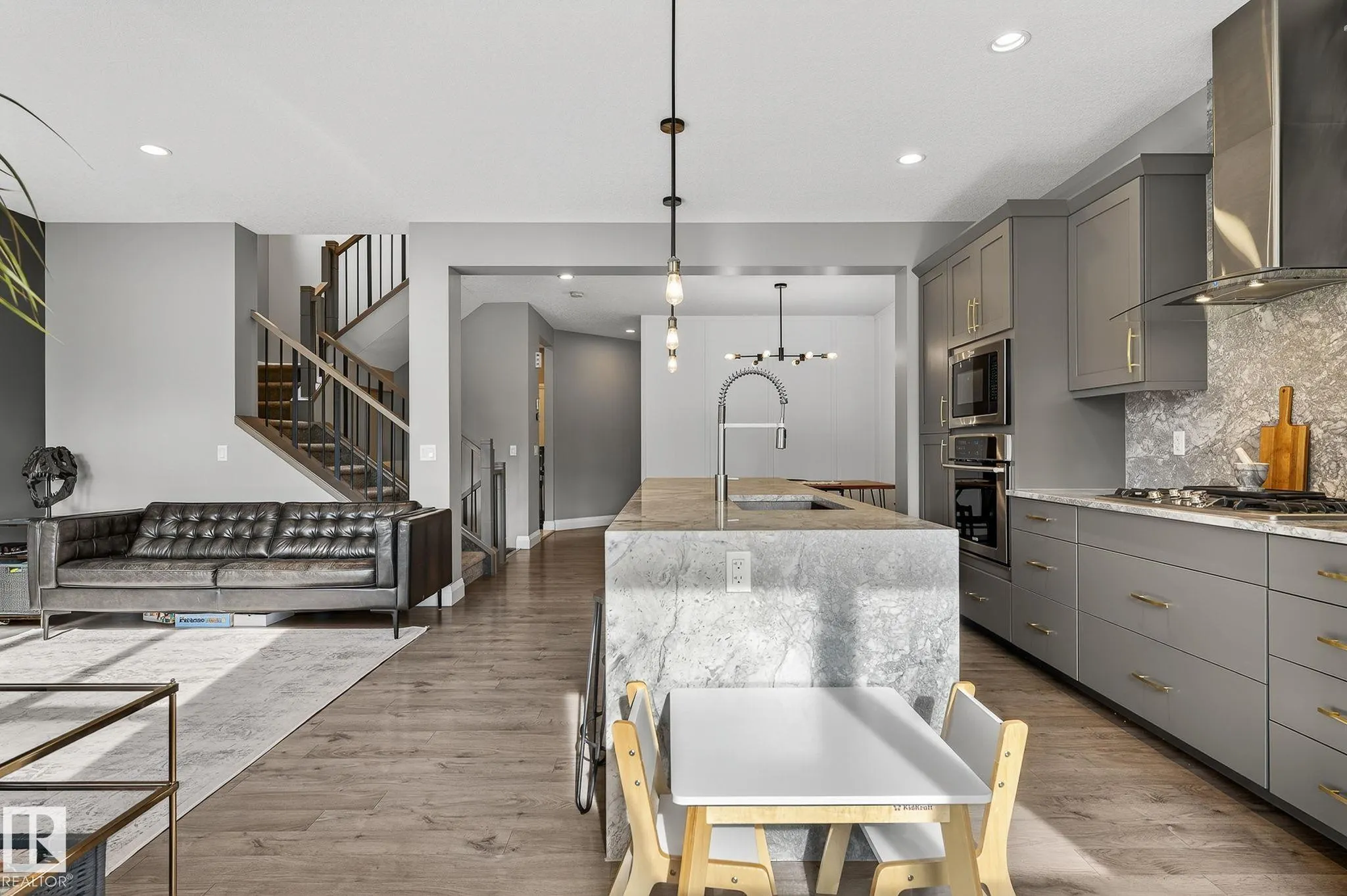 1737 DUMONT CRESCENT