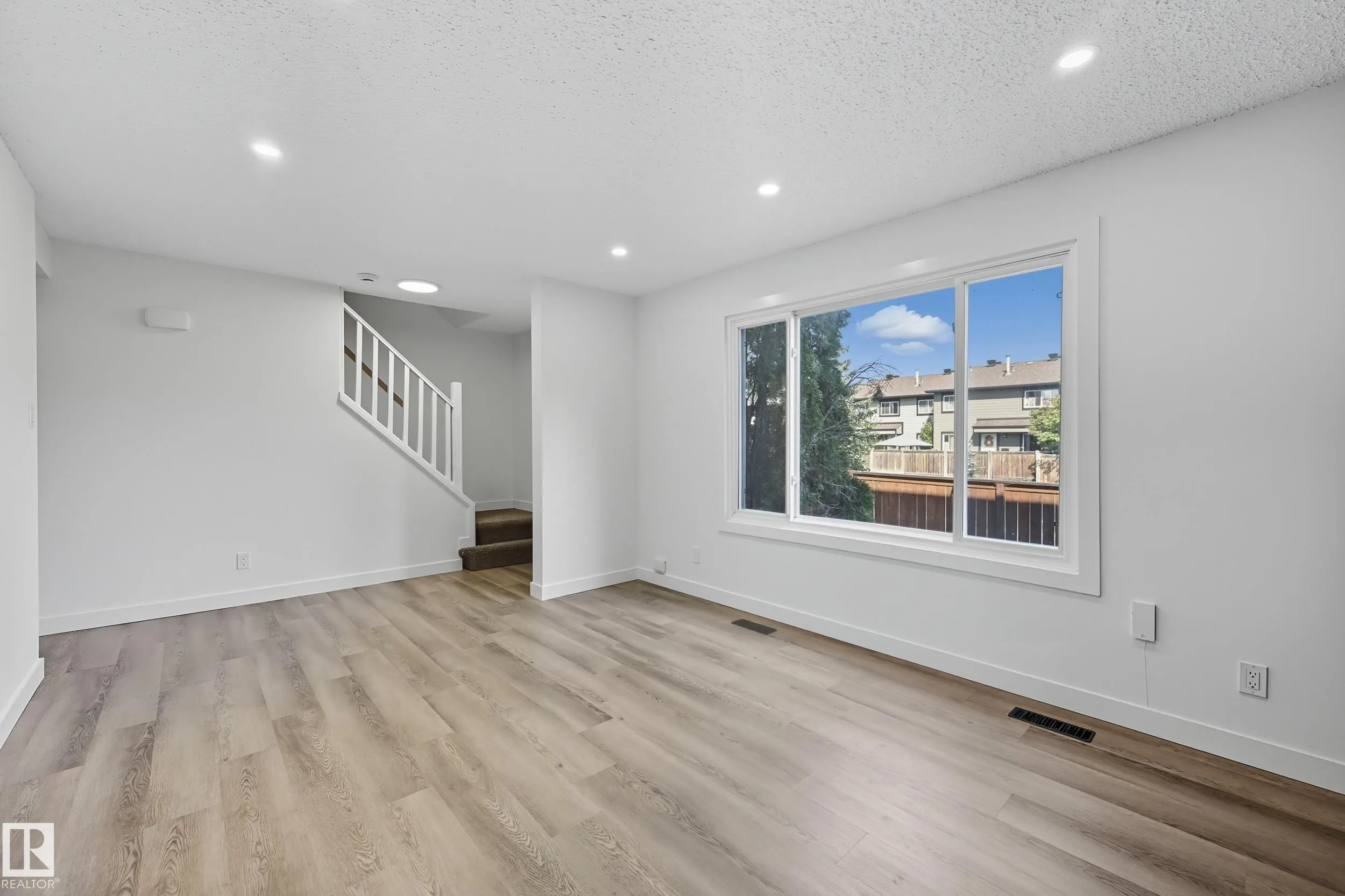 118 PRIMROSE GARDENS