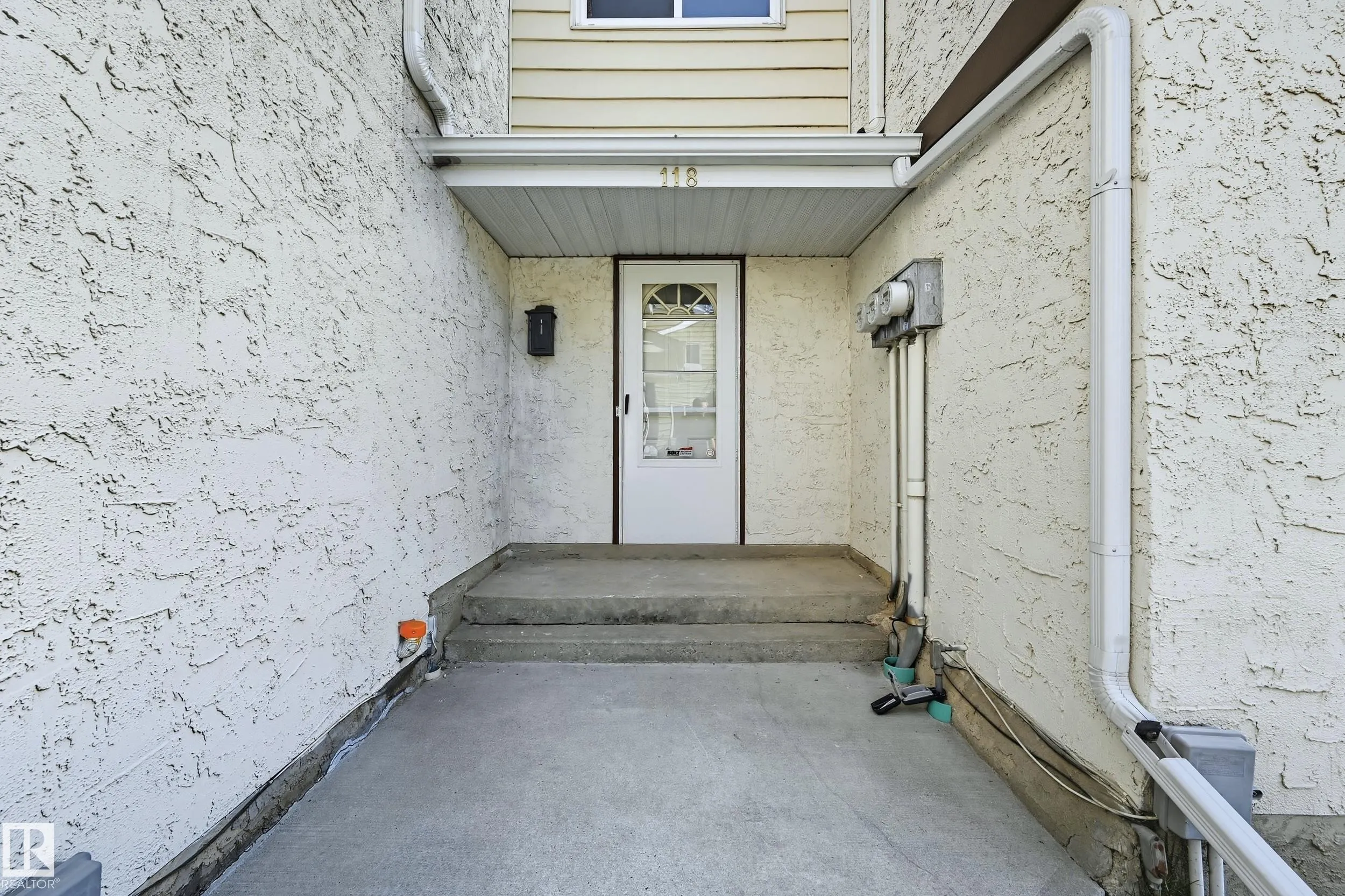 118 PRIMROSE GARDENS