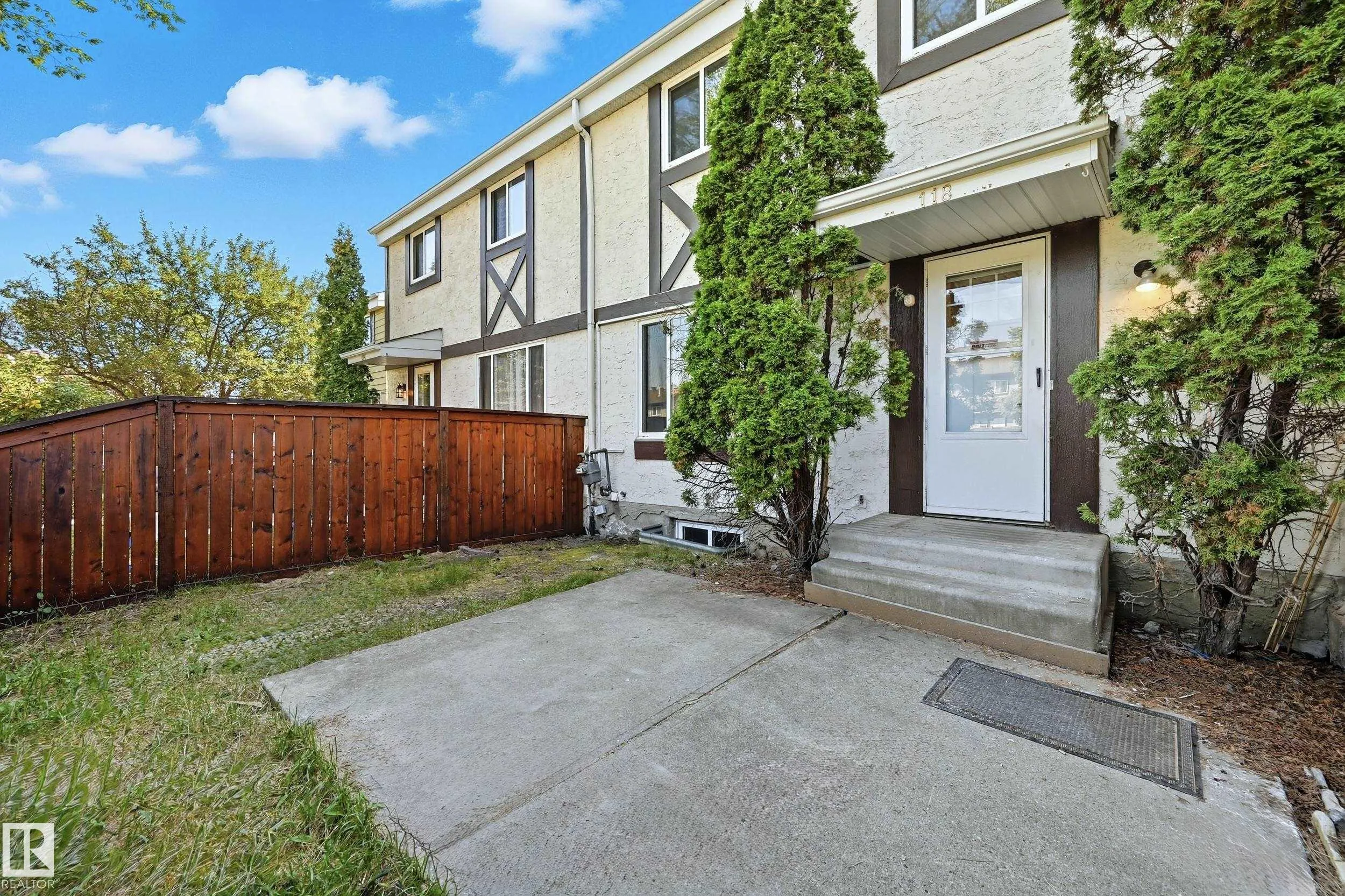 118 PRIMROSE GARDENS