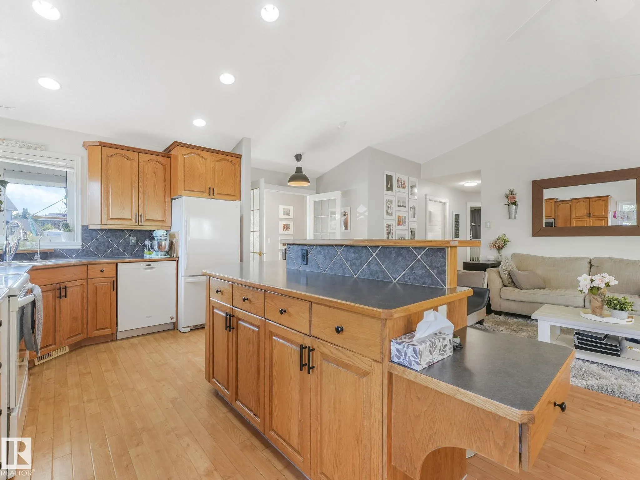 138 Pipestone Manor