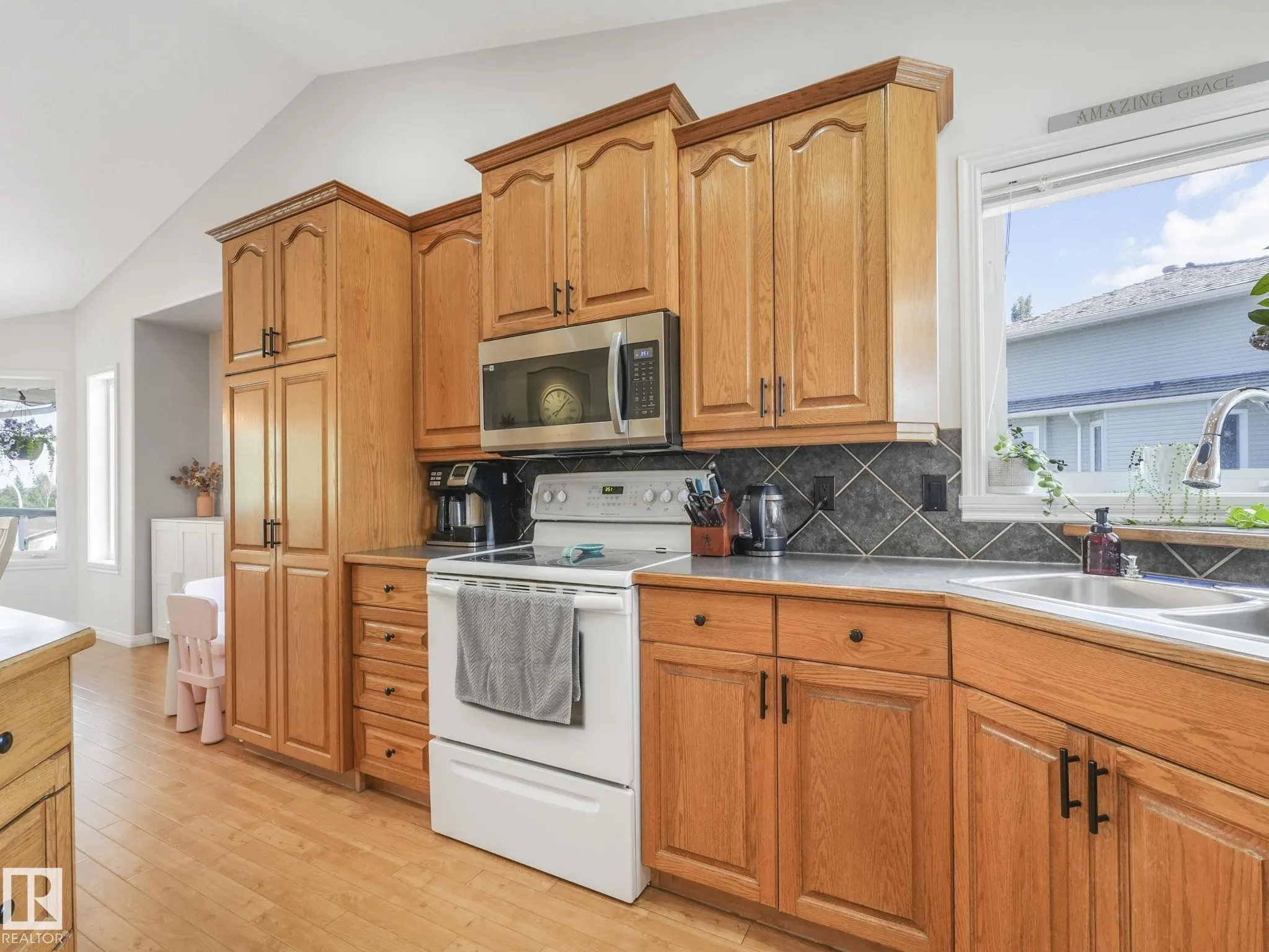 138 Pipestone Manor