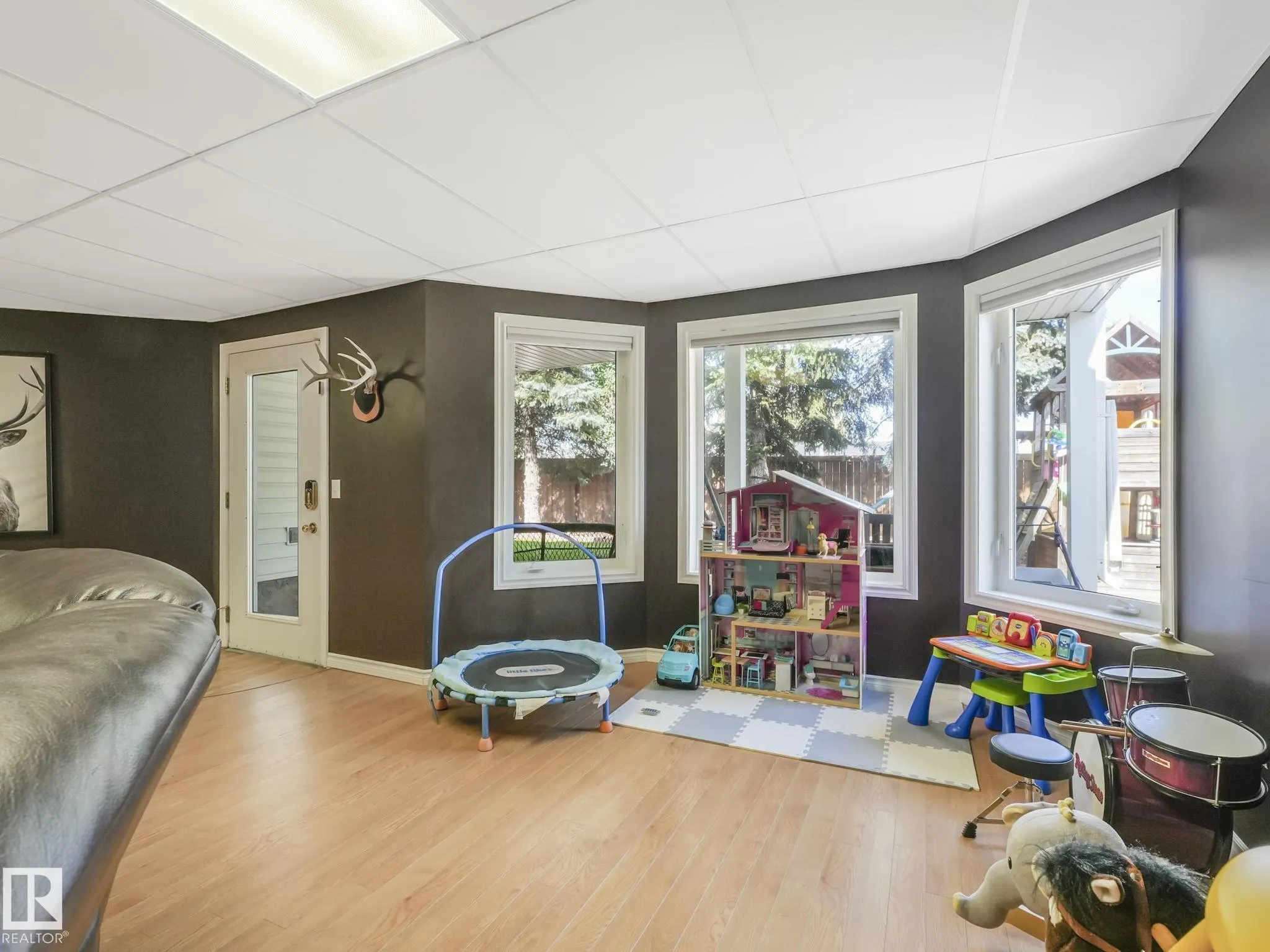 138 Pipestone Manor