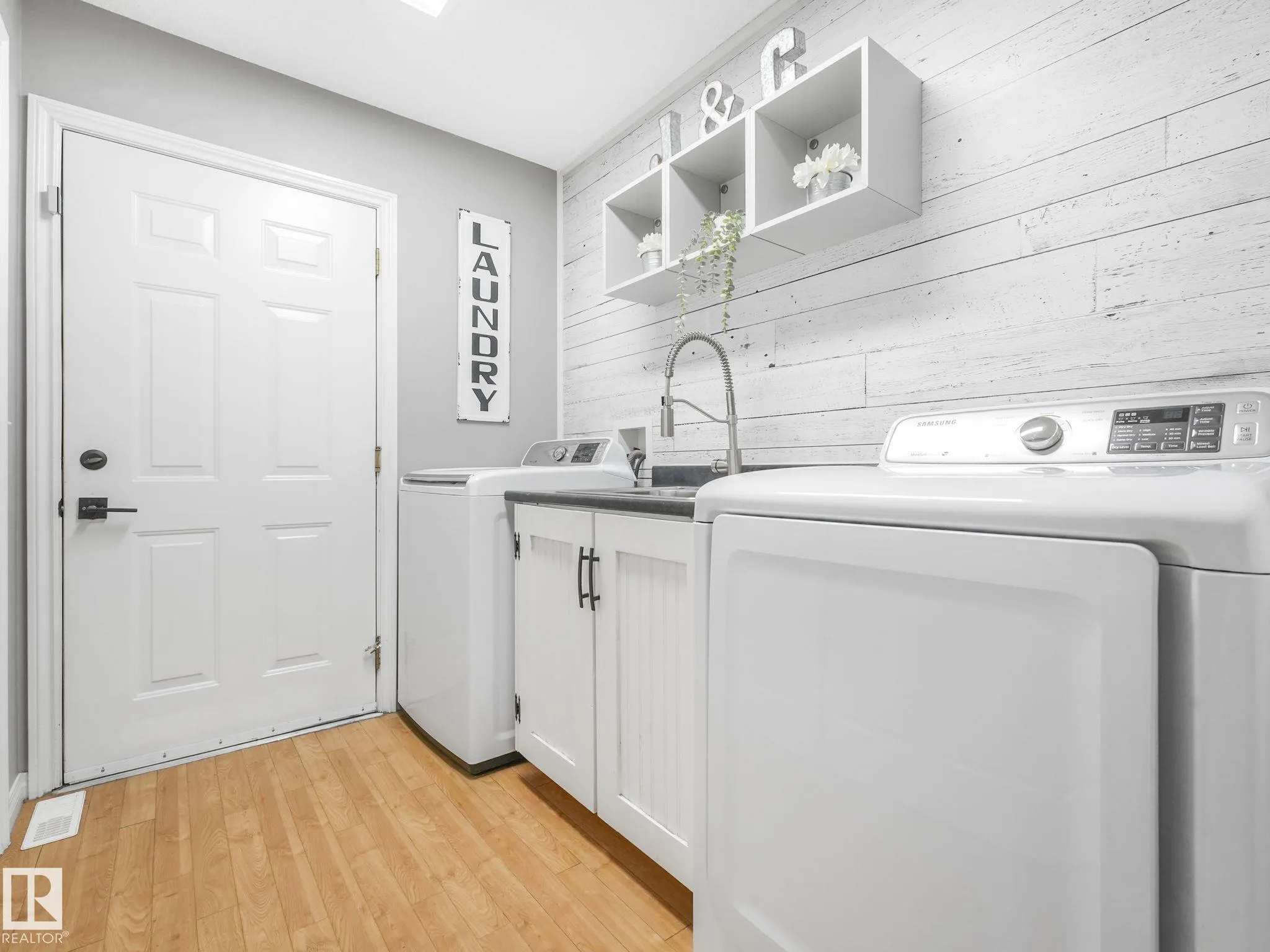 138 Pipestone Manor