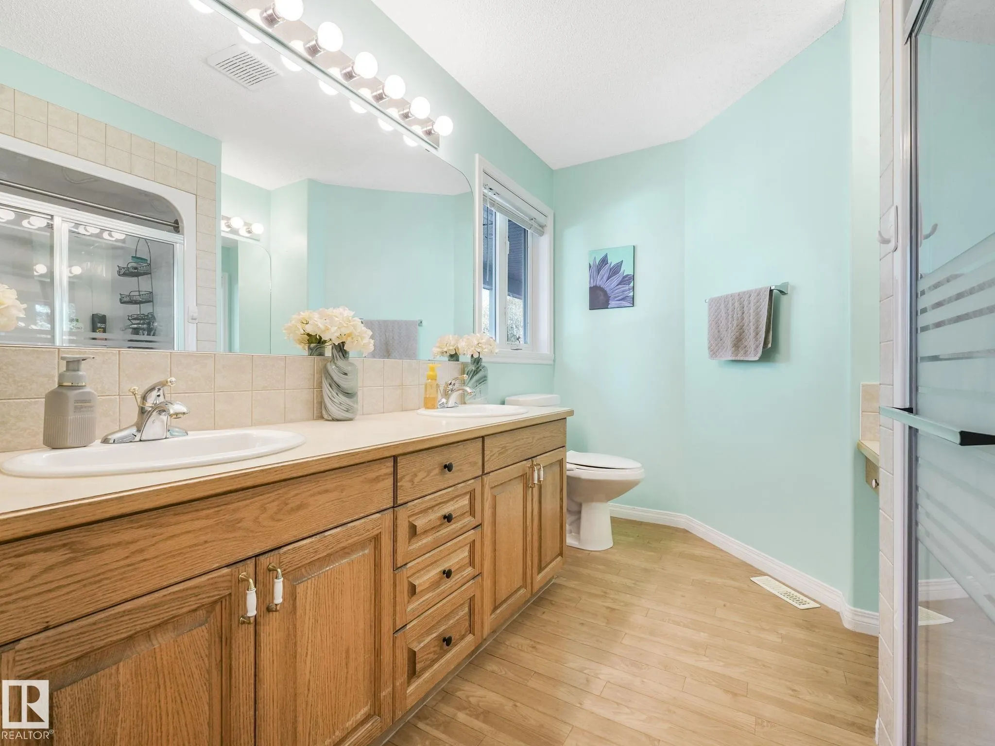 138 Pipestone Manor