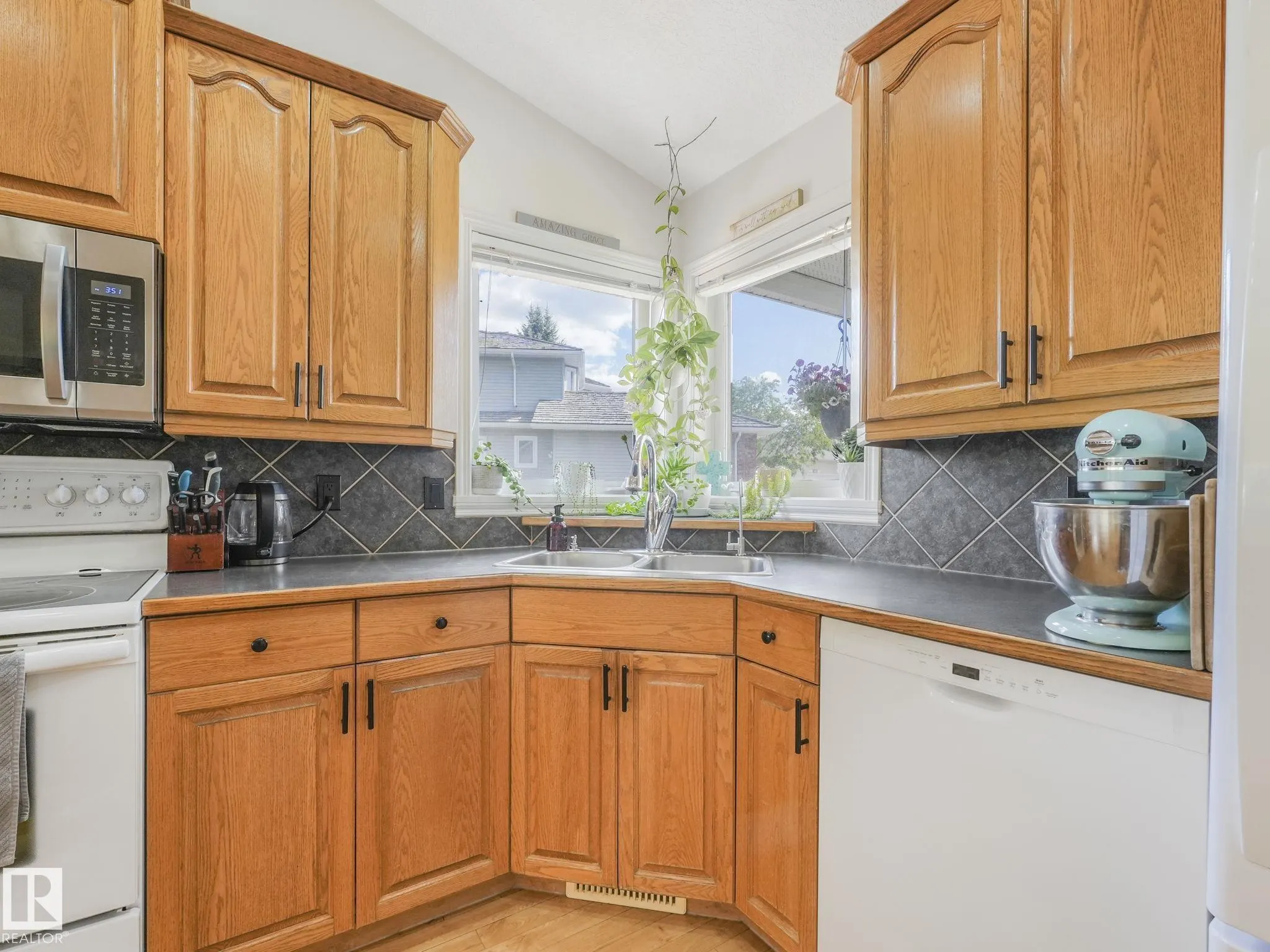 138 Pipestone Manor