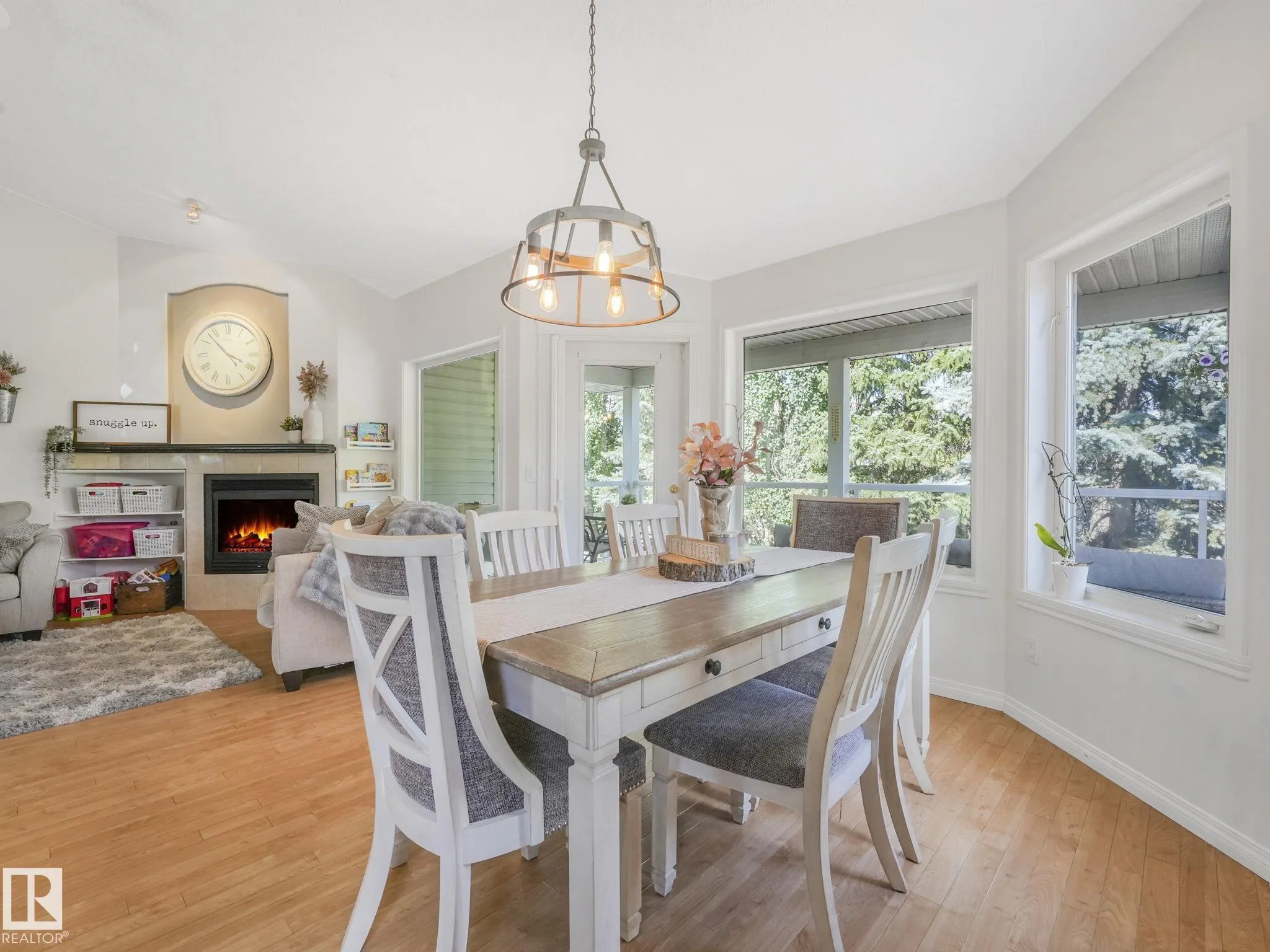 138 Pipestone Manor