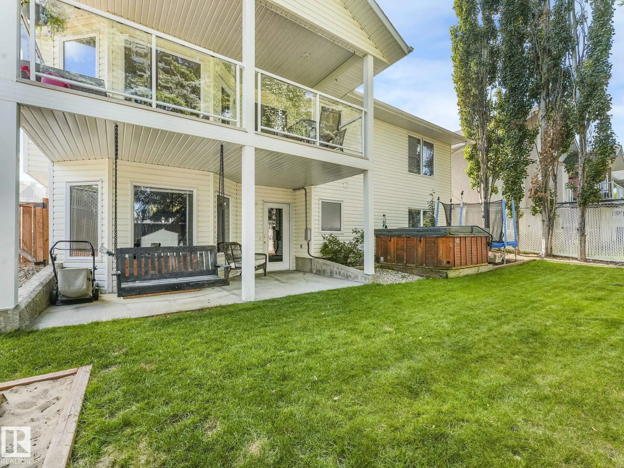 138 Pipestone Manor