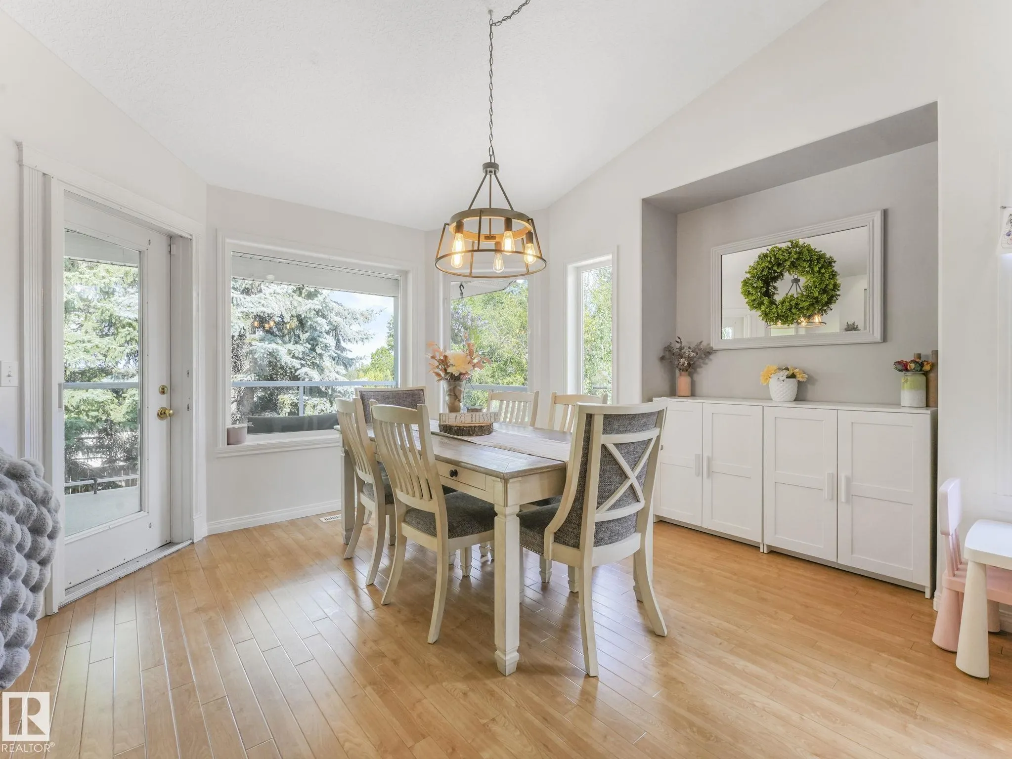 138 Pipestone Manor