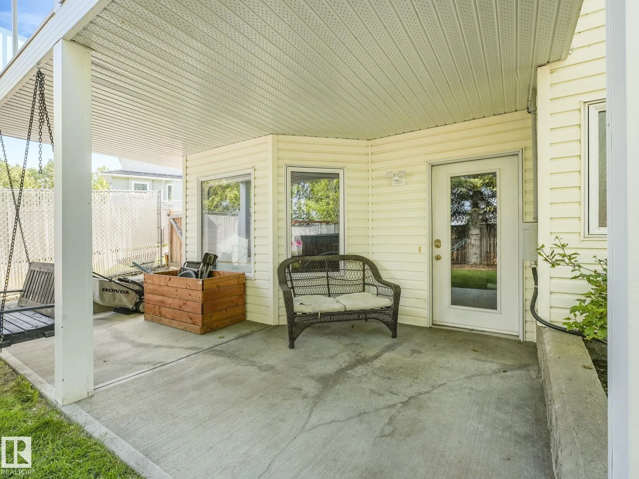 138 Pipestone Manor