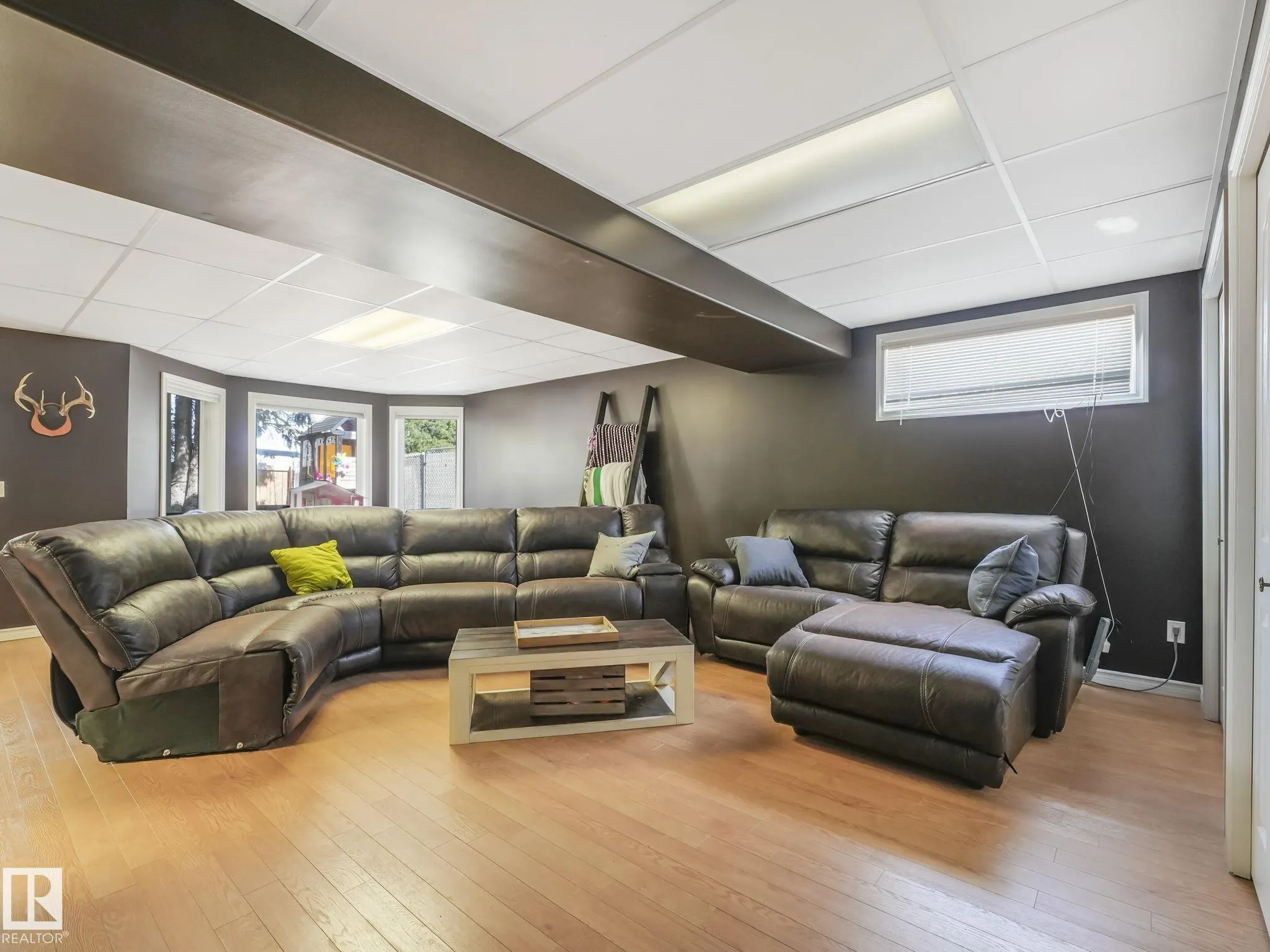 138 Pipestone Manor