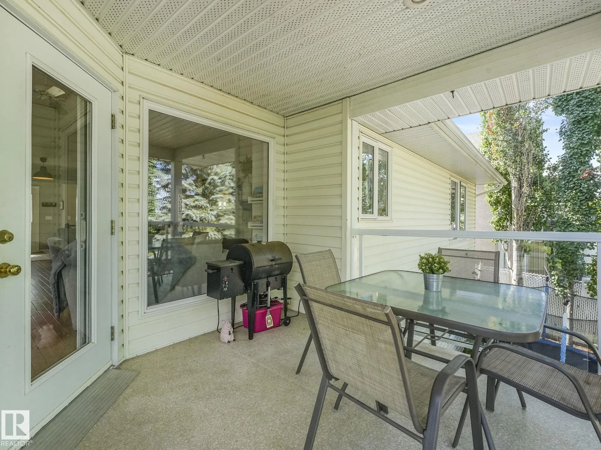138 Pipestone Manor